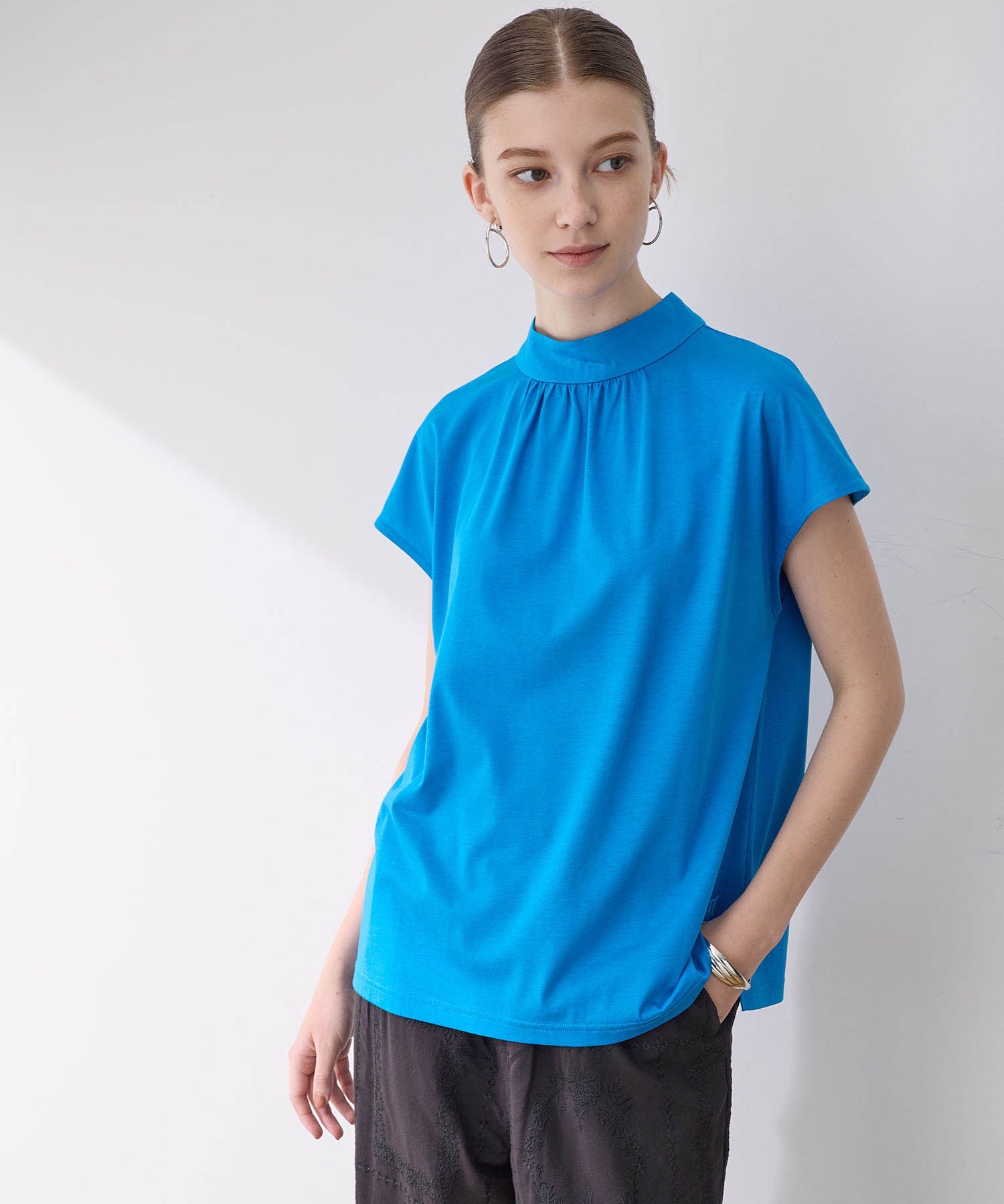 ルスークホリデー LE SOUK HOLIDAY 【接触冷感】ギャザーネックフレンチスリーブTシャツ （オフ） オフ