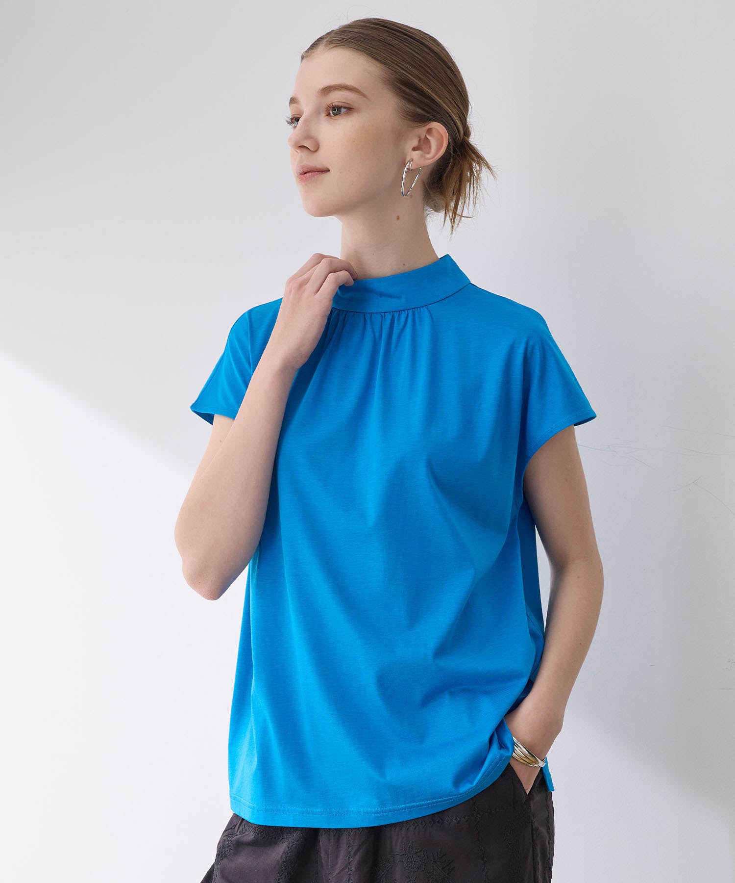 ルスークホリデー LE SOUK HOLIDAY 【接触冷感】ギャザーネックフレンチスリーブTシャツ （オフ） オフ