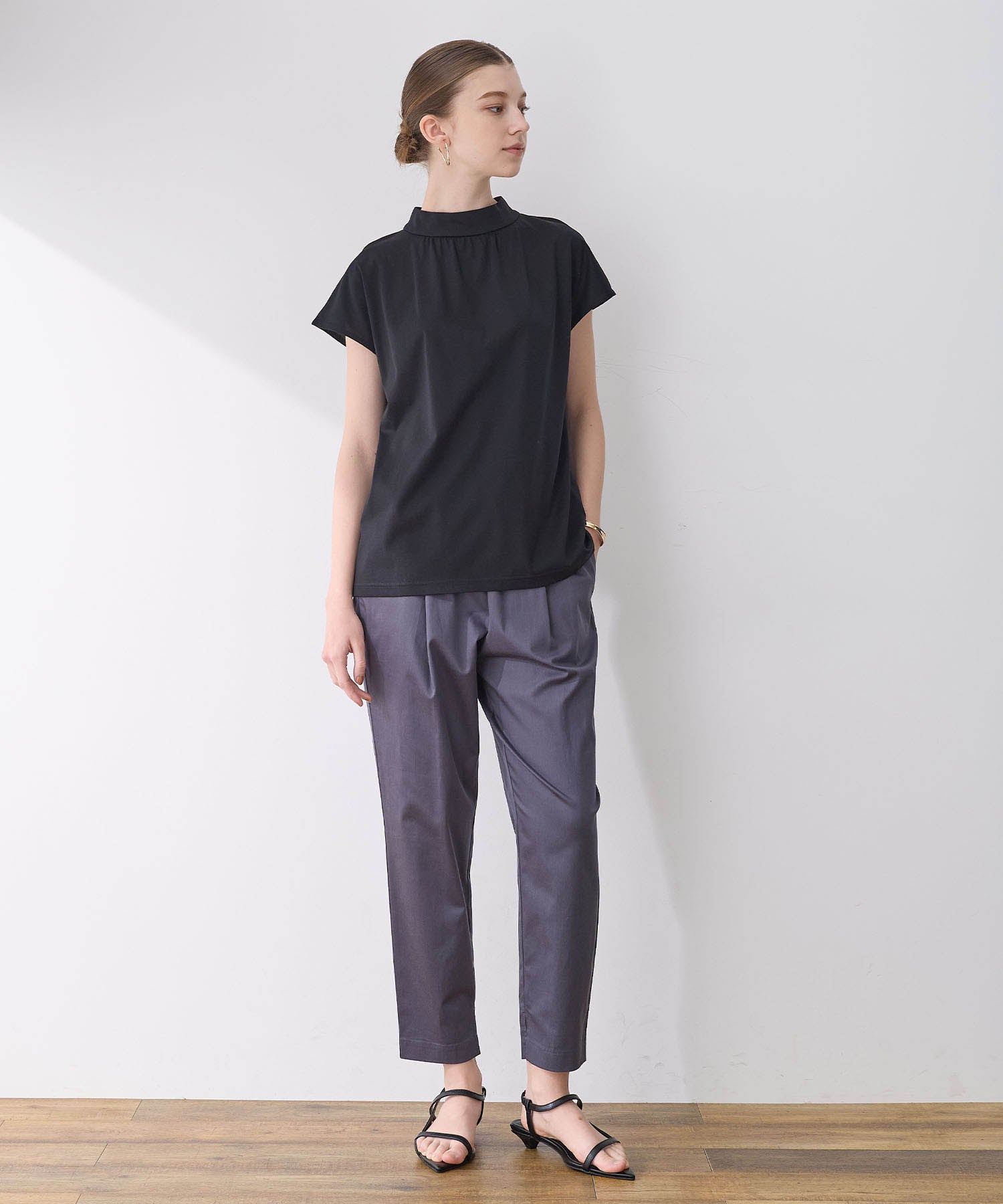ルスークホリデー LE SOUK HOLIDAY 【接触冷感】ギャザーネックフレンチスリーブTシャツ （オフ） オフ