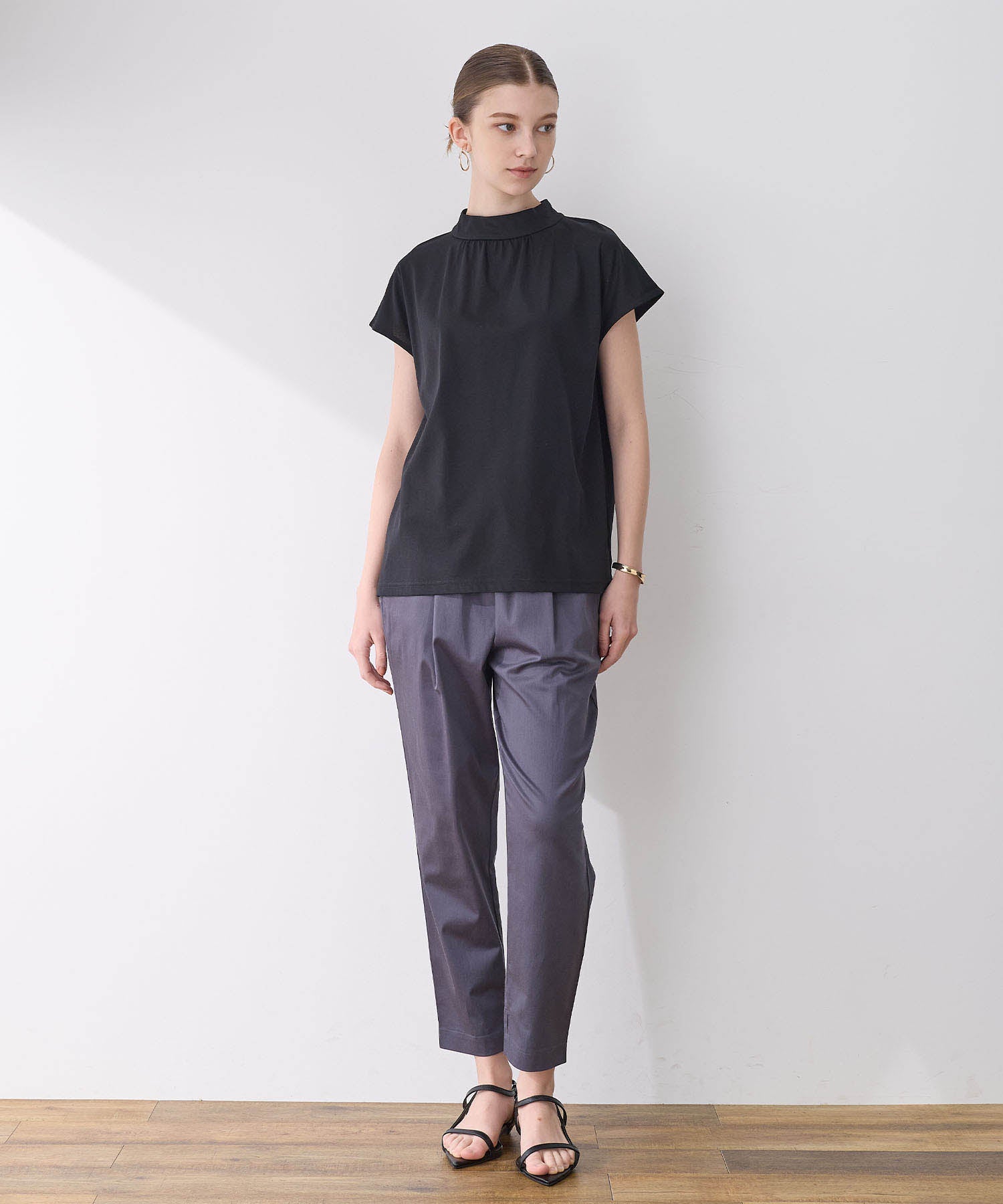 ルスークホリデー LE SOUK HOLIDAY 【接触冷感】ギャザーネックフレンチスリーブTシャツ （オフ） オフ