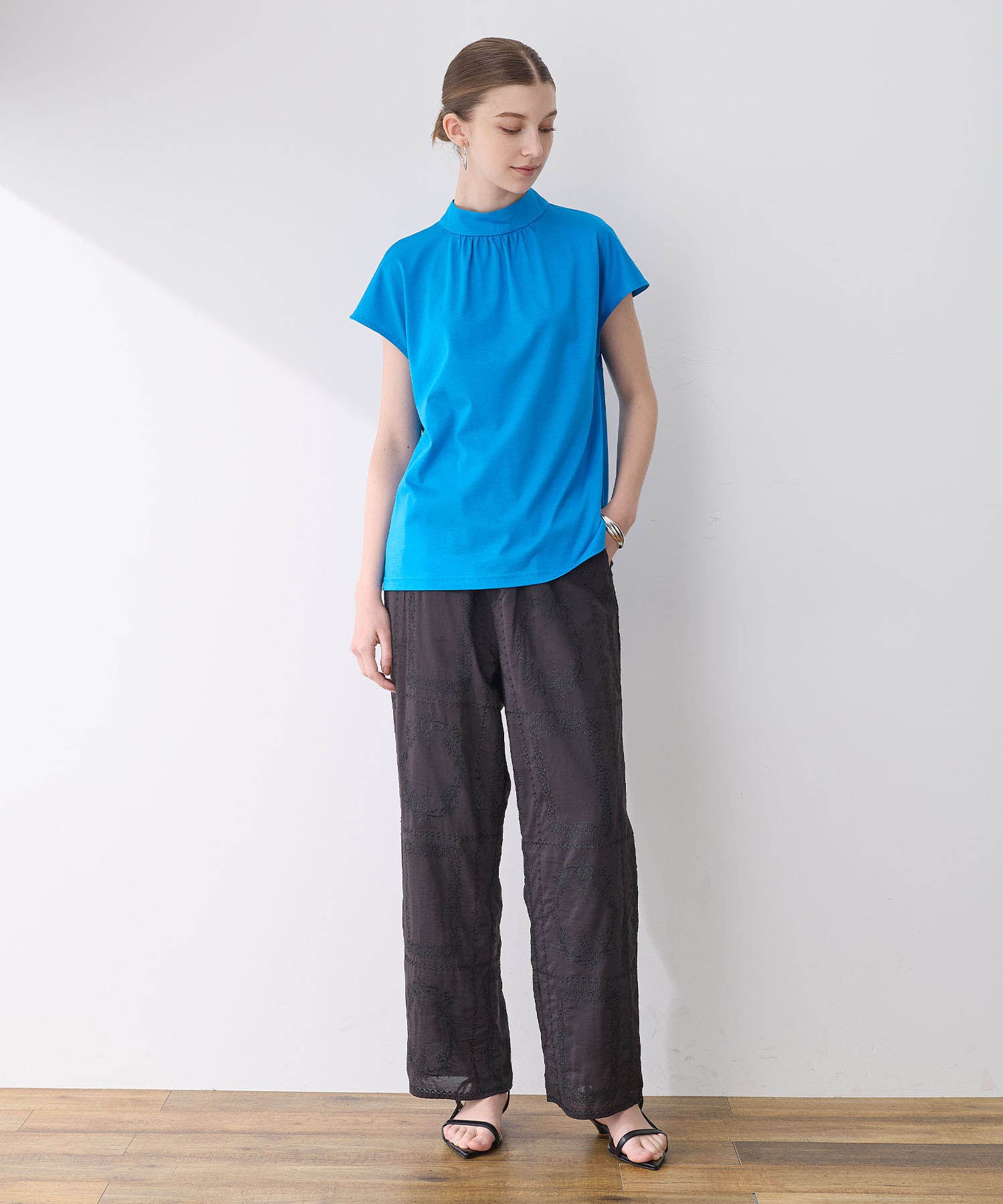 ルスークホリデー LE SOUK HOLIDAY 【接触冷感】ギャザーネックフレンチスリーブTシャツ （オフ） オフ