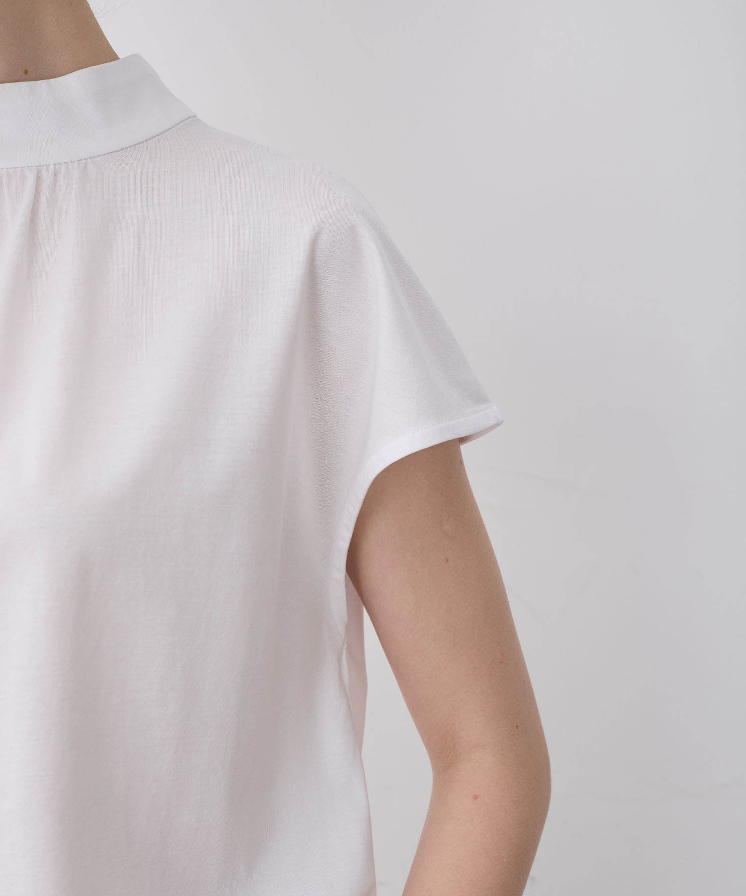 ルスークホリデー LE SOUK HOLIDAY 【接触冷感】ギャザーネックフレンチスリーブTシャツ （オフ） オフ