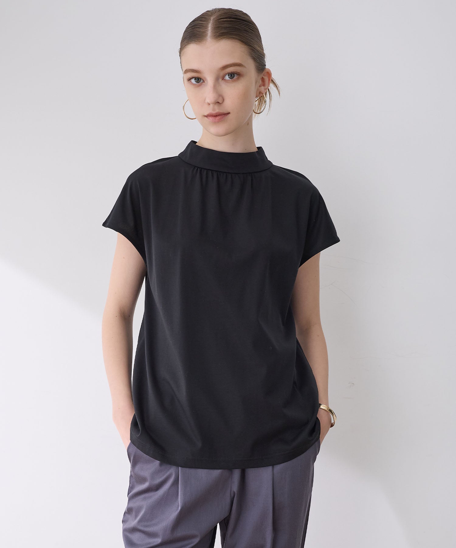 ルスークホリデー LE SOUK HOLIDAY 【接触冷感】ギャザーネックフレンチスリーブTシャツ （ブラック） ブラック