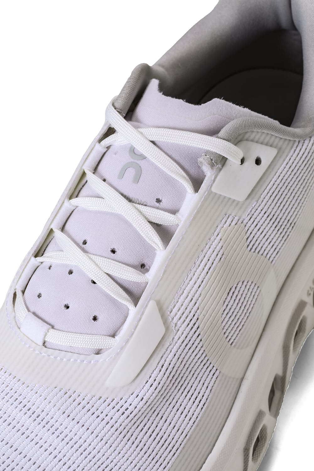 オン On Cloudmonster Void （White/White） White/White