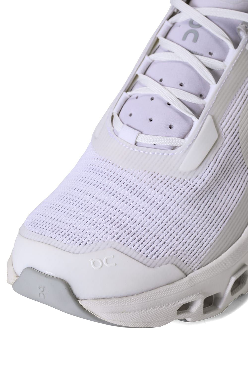 オン On Cloudmonster Void （White/White） White/White
