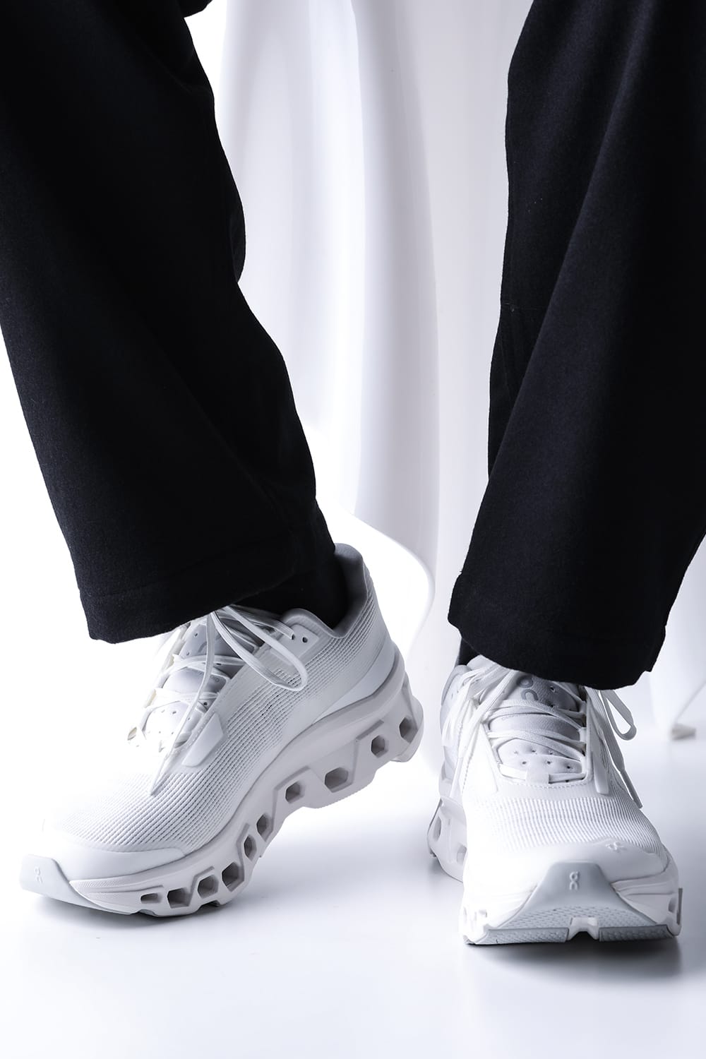 オン On Cloudmonster Void メンズ（White/White） White/White