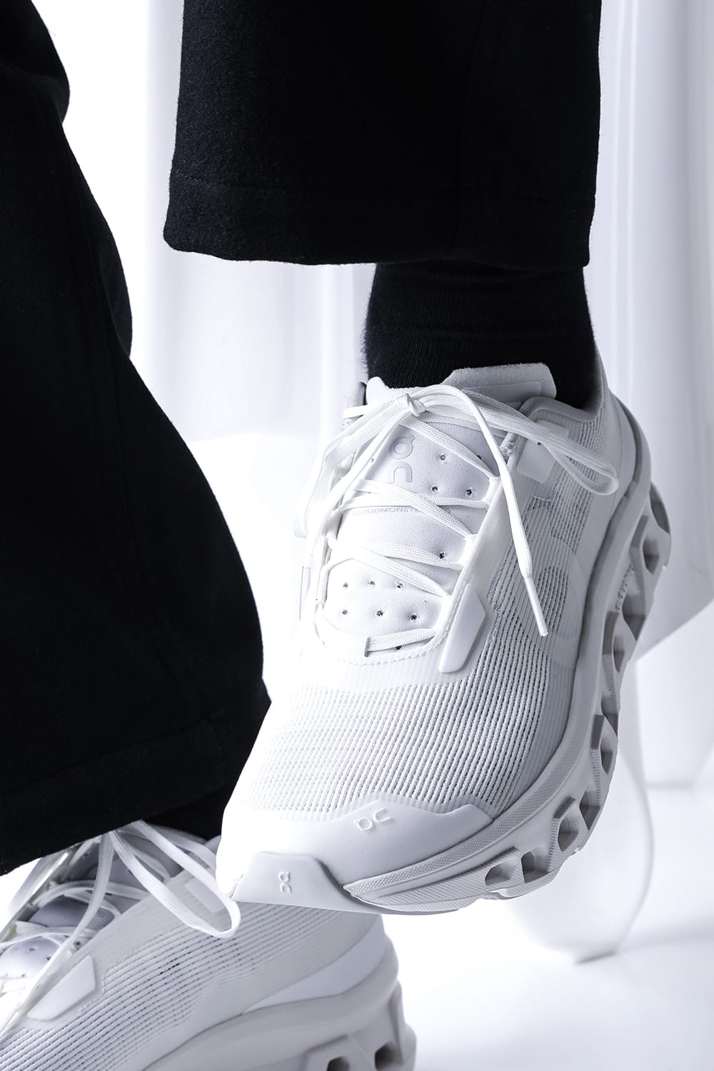 オン On Cloudmonster Void メンズ（White/White） White/White