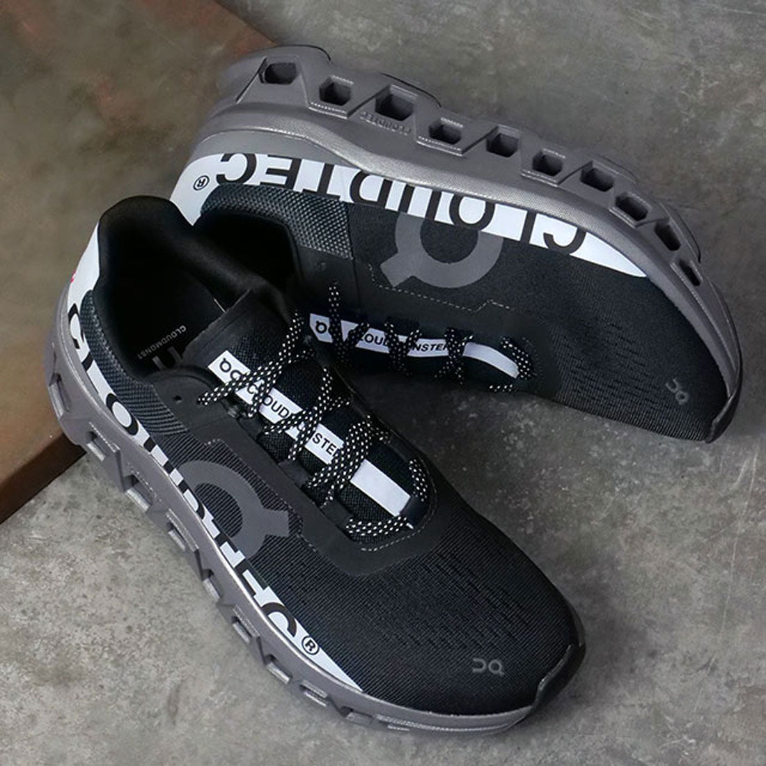 オン On Cloudmonster Lumos M Black [62.98394] （Black） Black