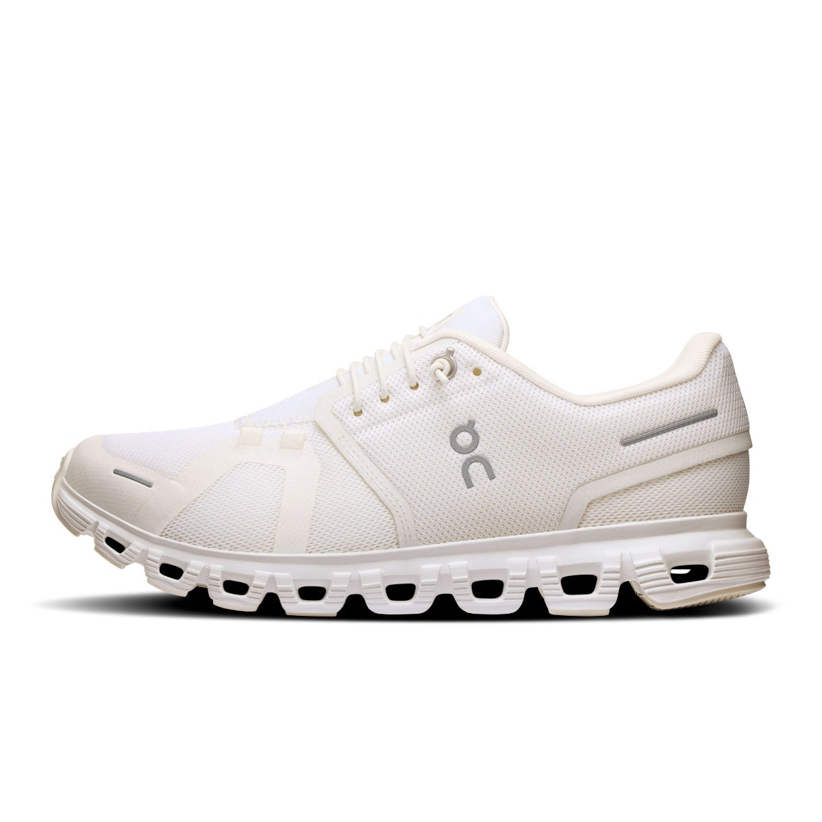 オン On On Cloud 6（オン クラウド 6） （White / White） White / White