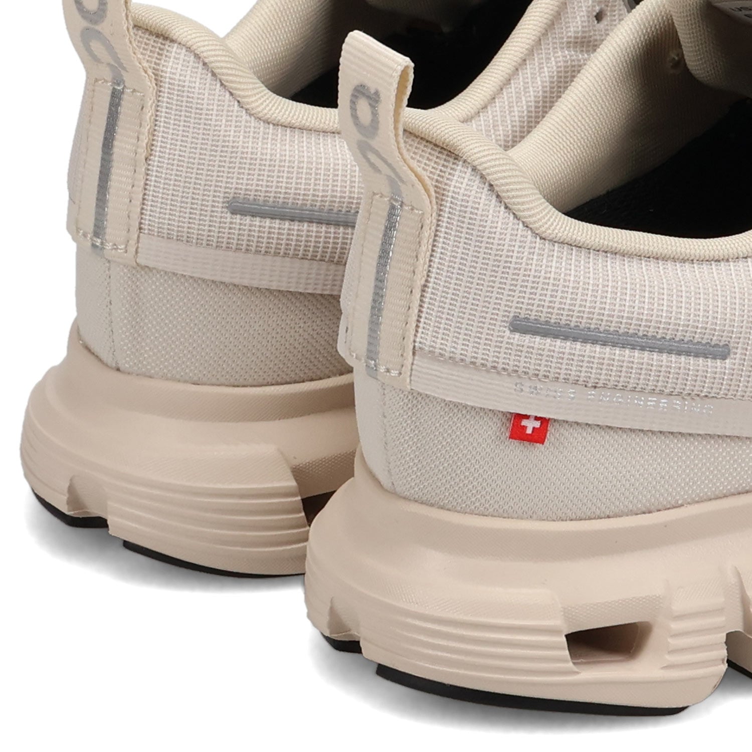 オン On クラウド6 ウォータープルーフ スニーカー レディース 防水 CLOUD 6 WATERPROOF W オフ ホワイト 3WF10053036 （MMM） MMM