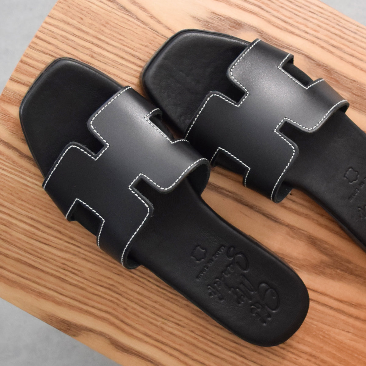 オー マイ サンダルズ Oh my Sandals スクエアトウフラットミュールサンダル （ブラック） ブラック
