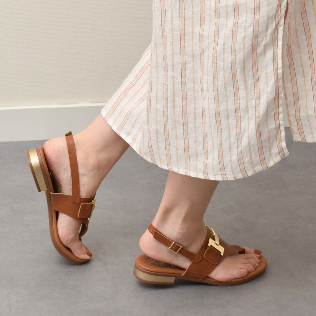 オー マイ サンダルズ Oh my Sandals ラウンドトウオーナメントトングサンダル （ブラウン） ブラウン