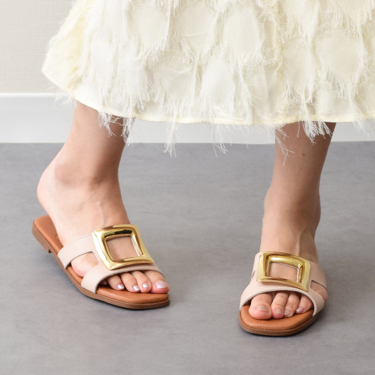 オー マイ サンダルズ Oh my Sandals スクエアトウフラットバックルサンダル （ライトベージュ） ライトベージュ