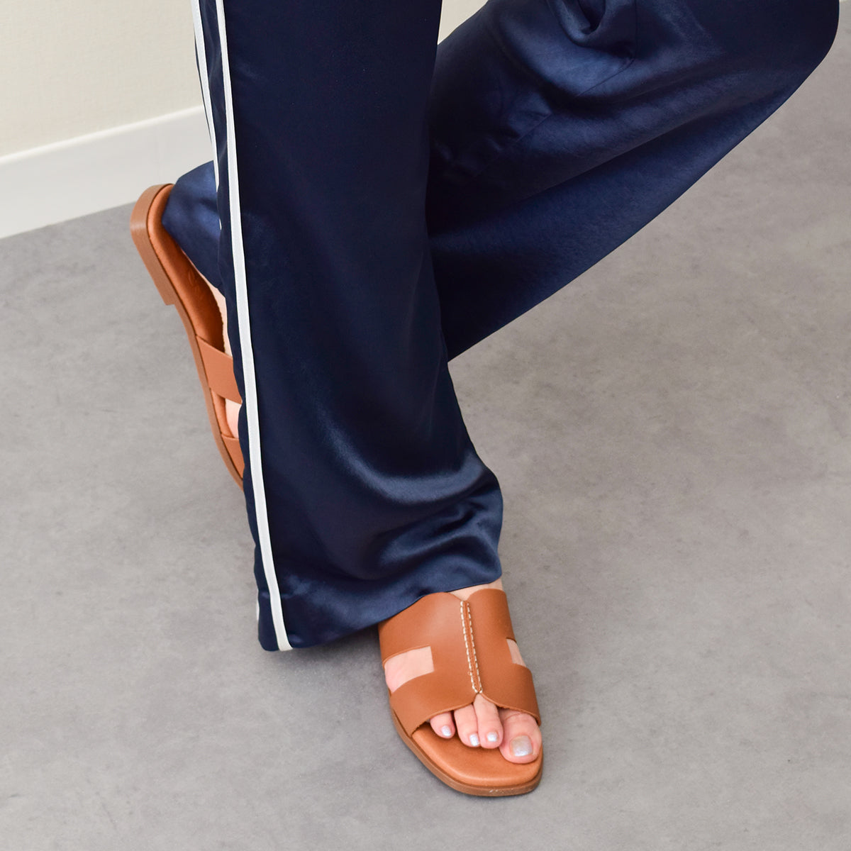 オー マイ サンダルズ Oh my Sandals スクエアトウフラットレザーサンダル （ブラウン） ブラウン