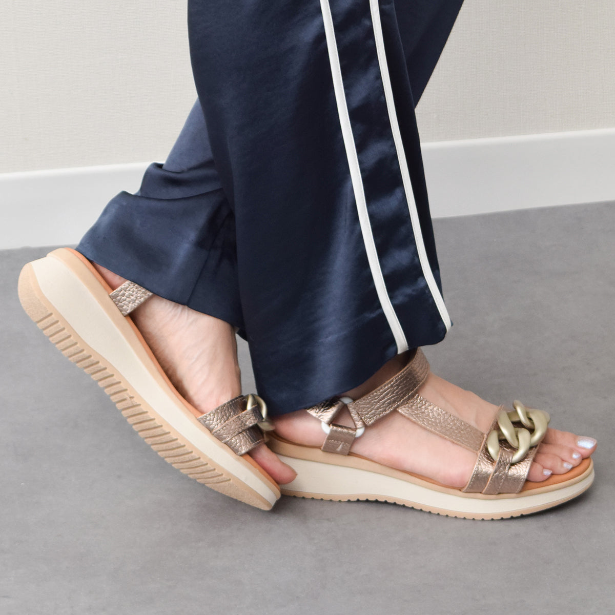 オー マイ サンダルズ Oh my Sandals メタルチェーンベルクロサンダル （シルバー） シルバー