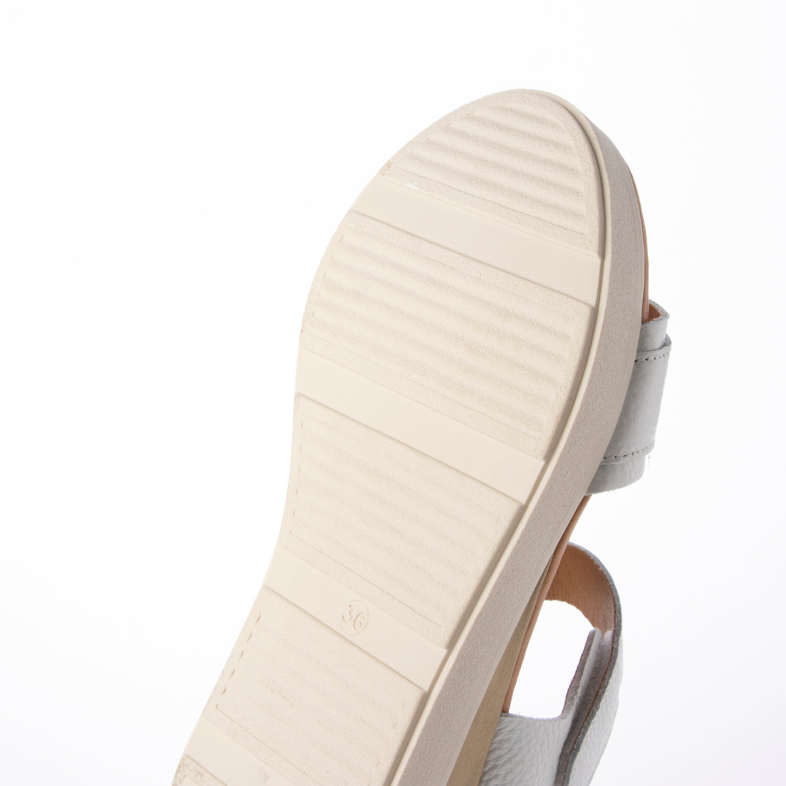 オー マイ サンダルズ Oh my Sandals メタルオーナメント厚底サンダル （ホワイト） ホワイト