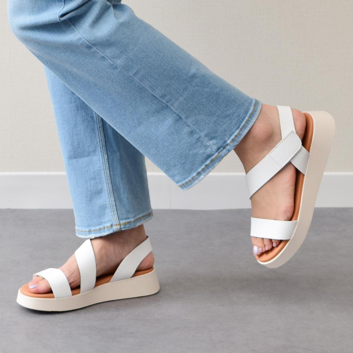オー マイ サンダルズ Oh my Sandals クッションインソール厚底サンダル （ホワイト） ホワイト