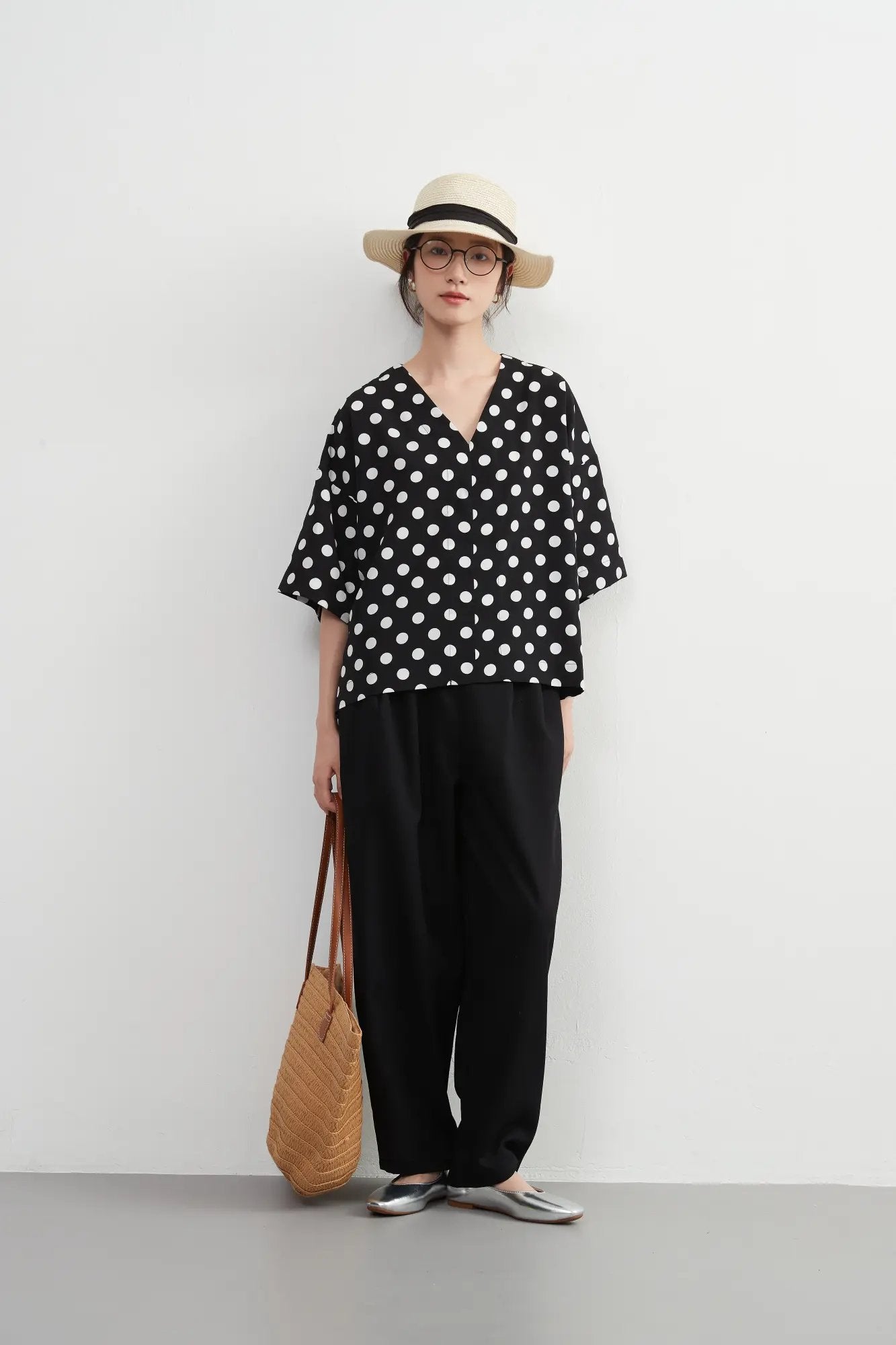 On One's Own Elegant Adult Cable Loose Silhouette Slacks - Easy to Wear with Elastic Waist - Office Casual Beautiful Leg Pants