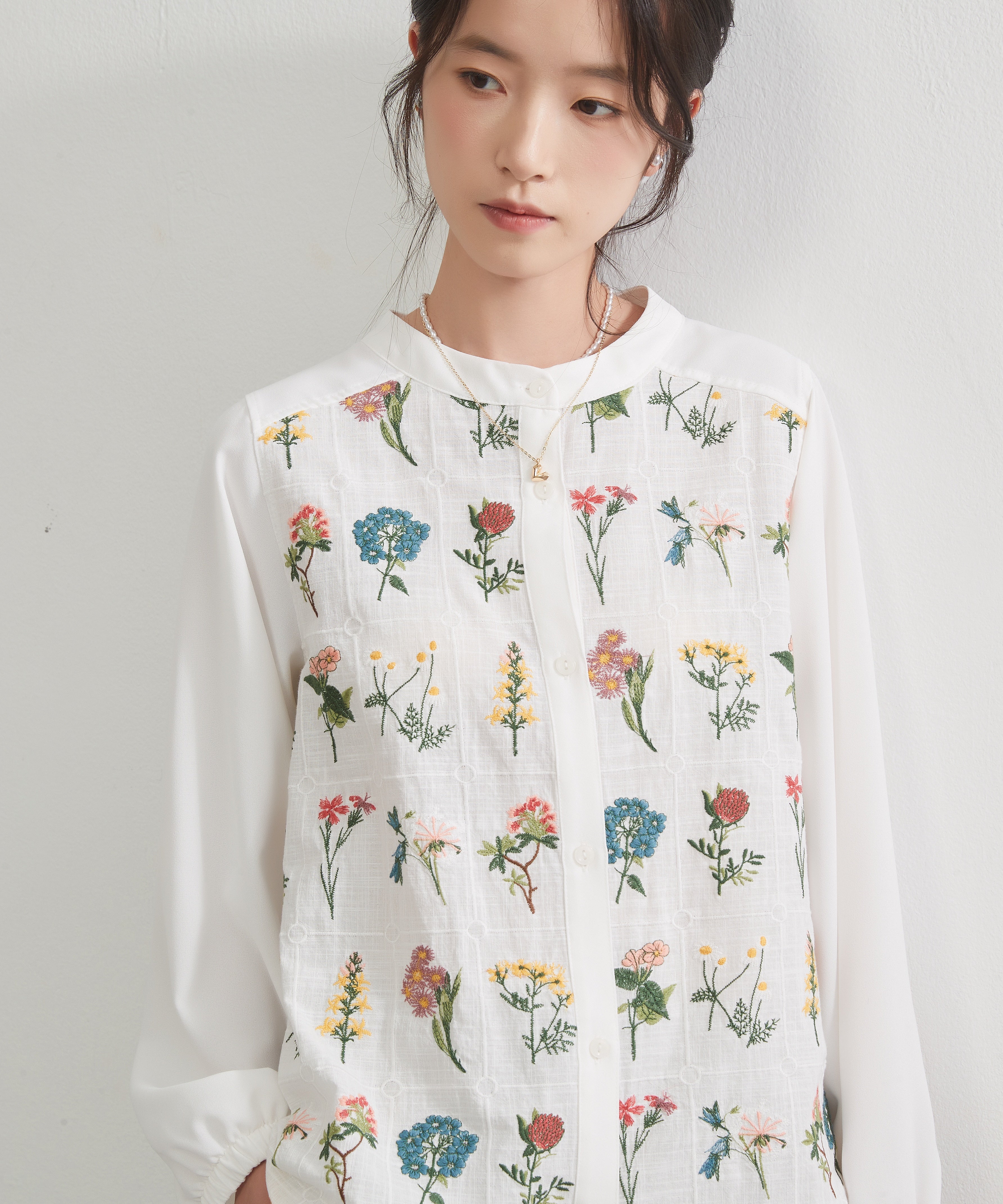 オンワンズオン On One's Own フローラルガーデン花柄刺繍長袖ブラウス （WHITE） WHITE