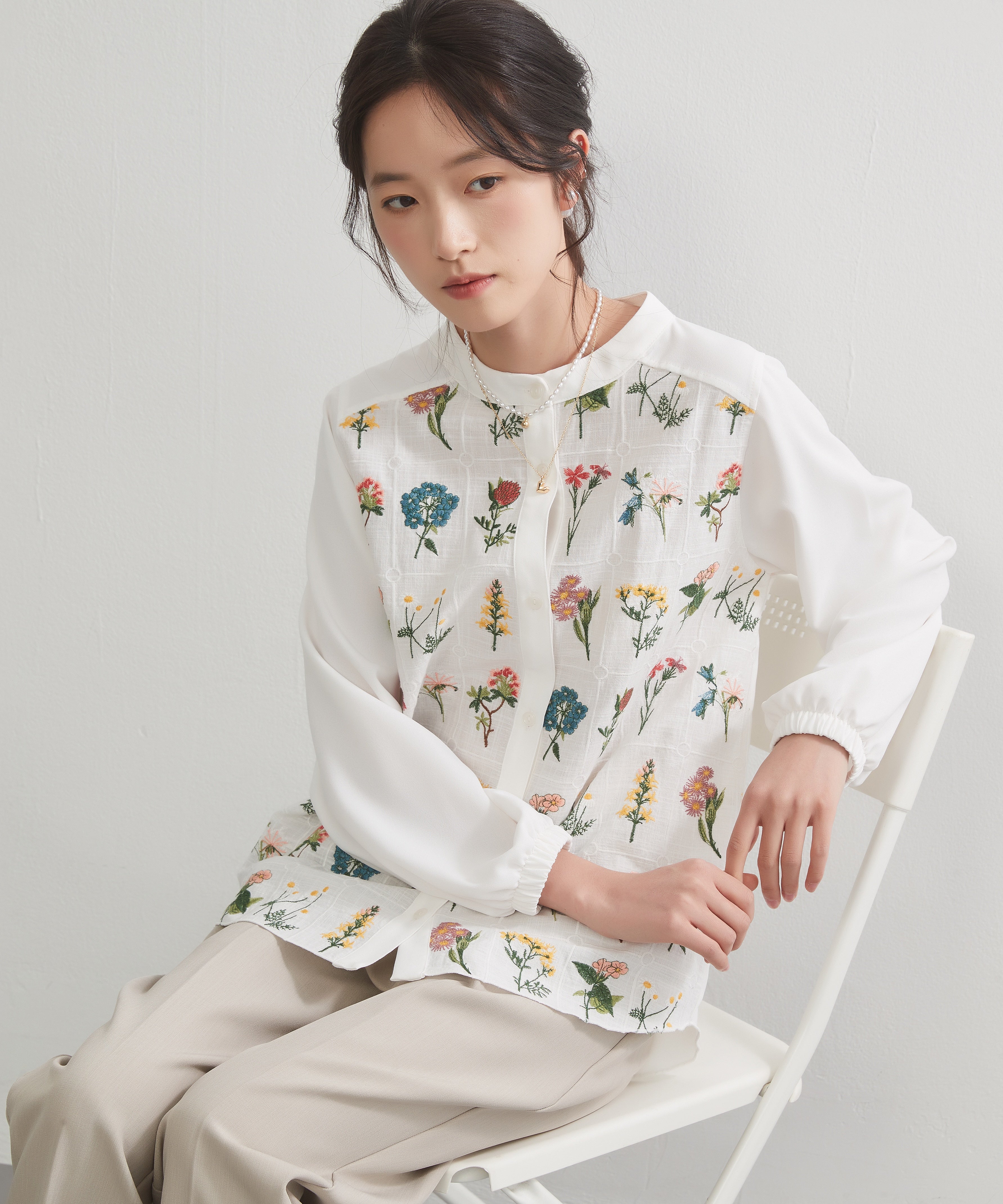 オンワンズオン On One's Own フローラルガーデン花柄刺繍長袖ブラウス （WHITE） WHITE