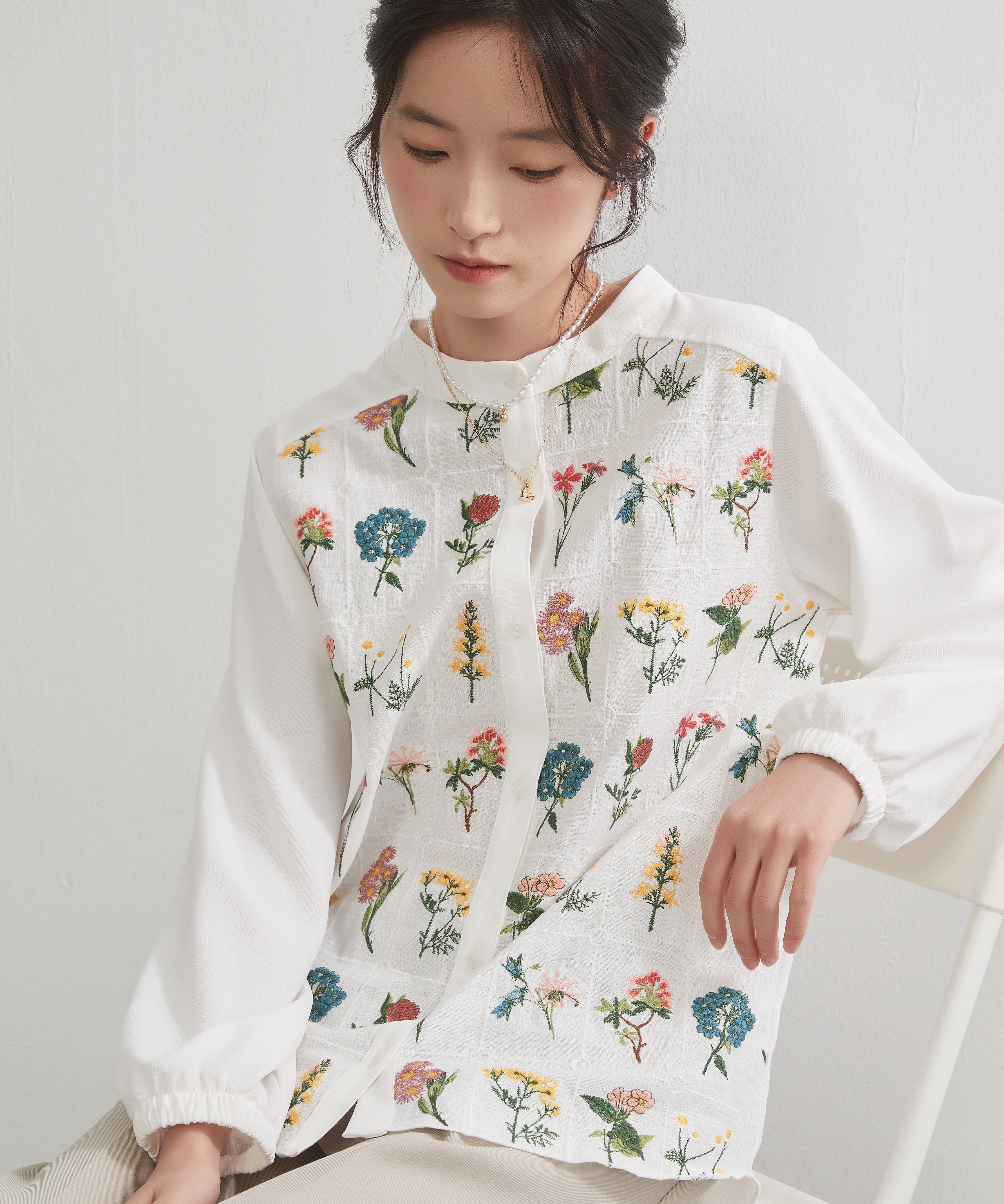 オンワンズオン On One's Own フローラルガーデン花柄刺繍長袖ブラウス （WHITE） WHITE
