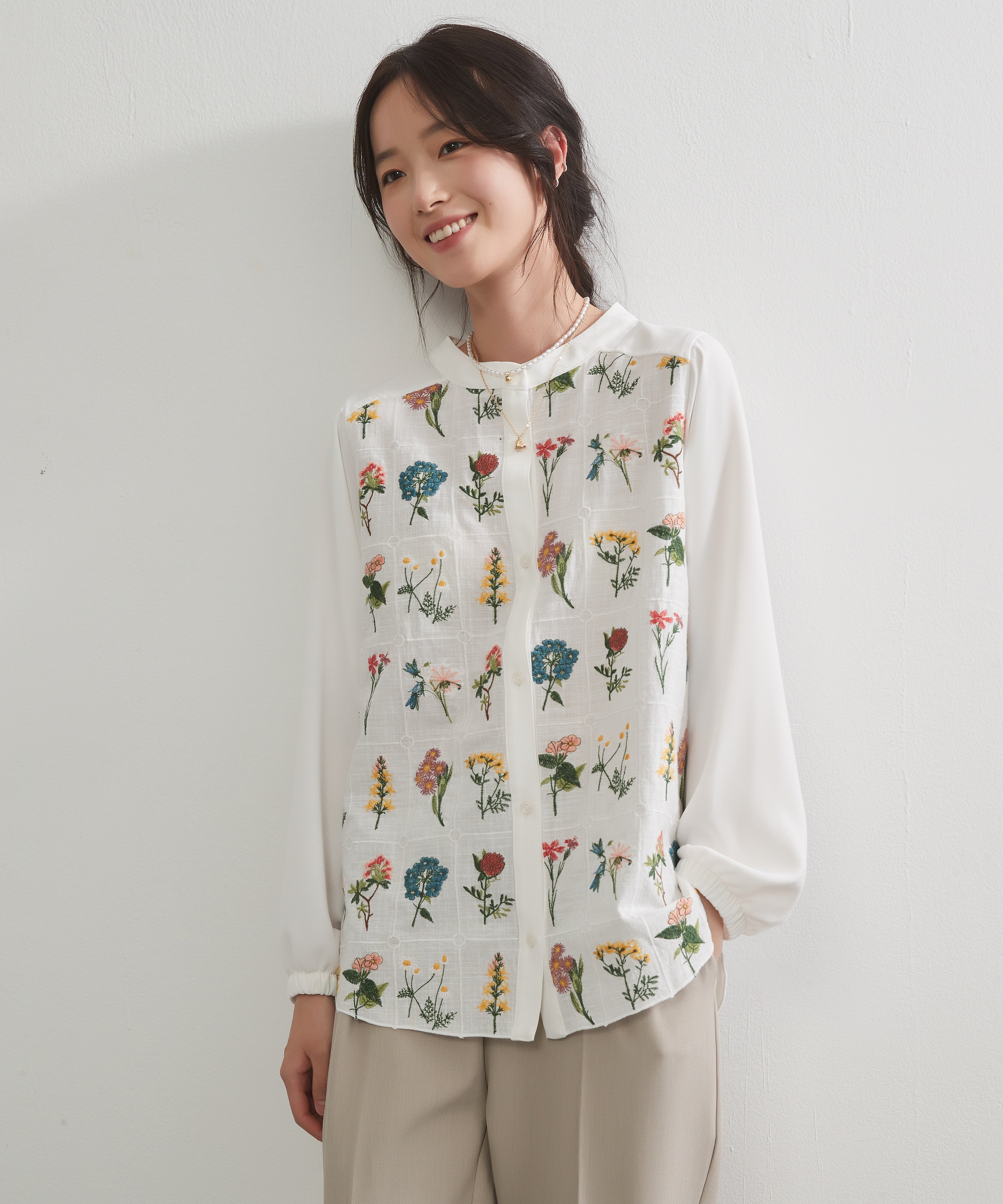 オンワンズオン On One's Own フローラルガーデン花柄刺繍長袖ブラウス （WHITE） WHITE