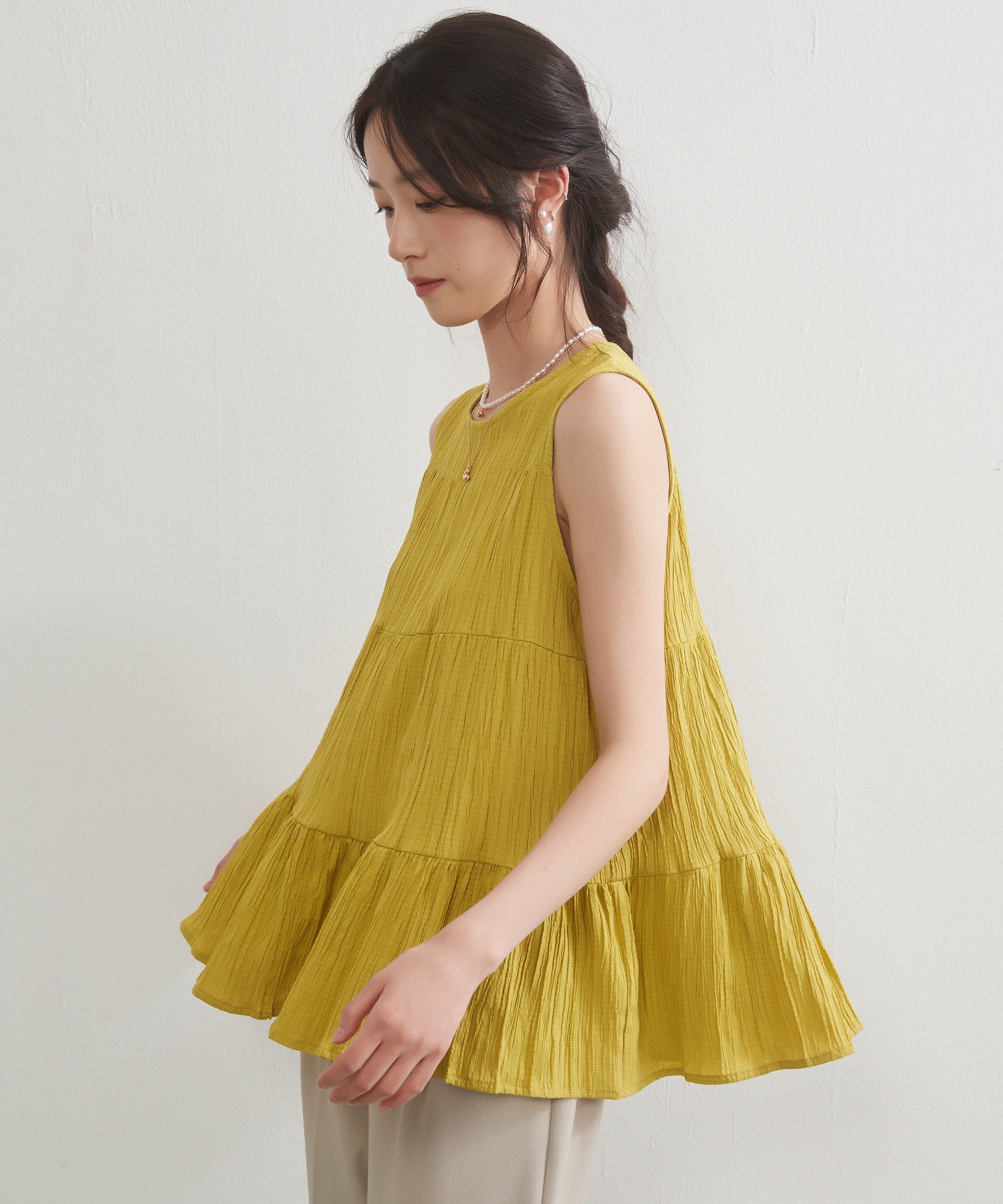 オンワンズオン On One's Own ティアードノースリーブフレアトップ （MUSTARD） MUSTARD