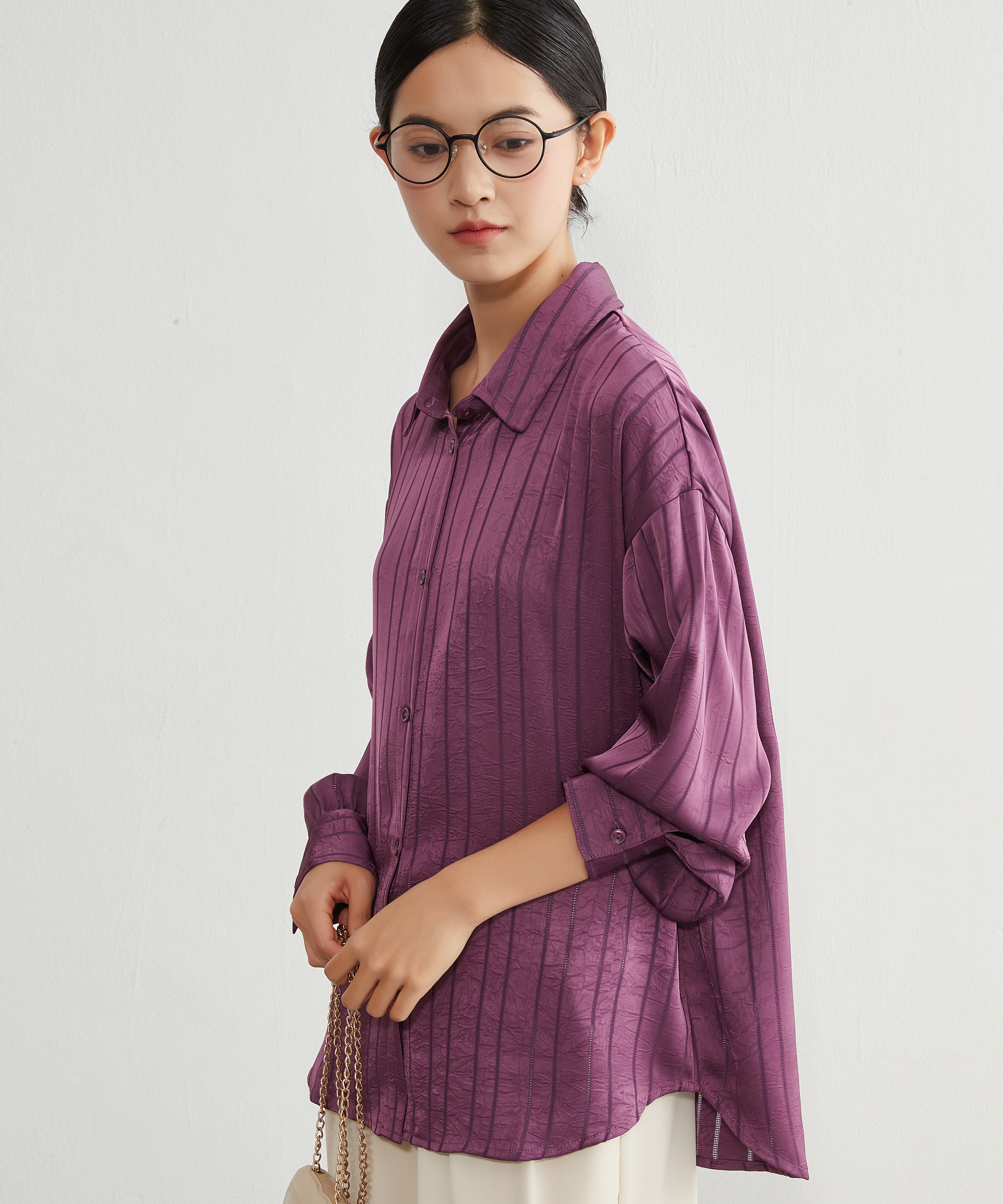 オンワンズオン On One's Own アイレット風ジャカード織りきれいめ艶感ハンサム長袖シャツブラウス （PURPLE） PURPLE