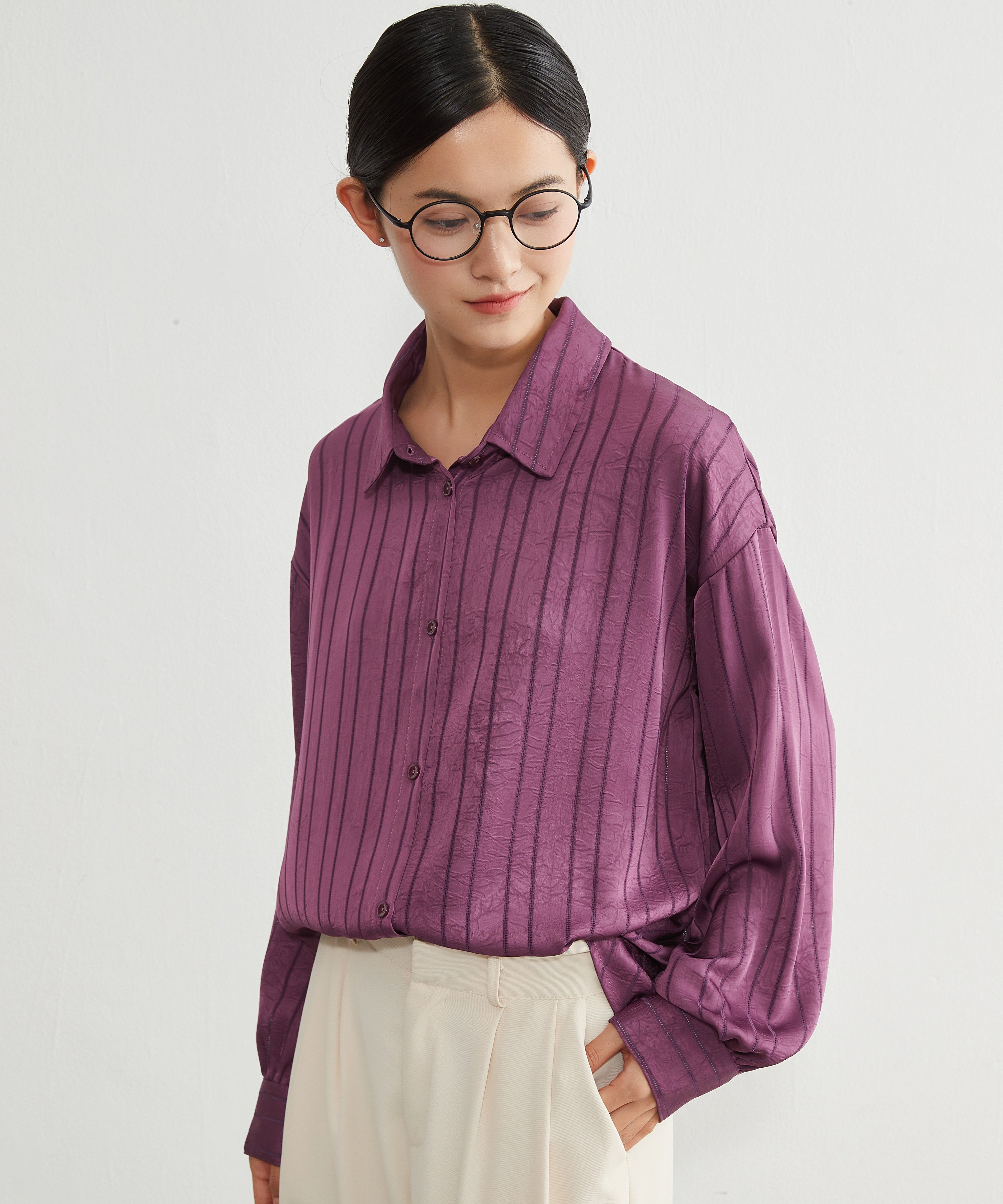 オンワンズオン On One's Own アイレット風ジャカード織りきれいめ艶感ハンサム長袖シャツブラウス （PURPLE） PURPLE