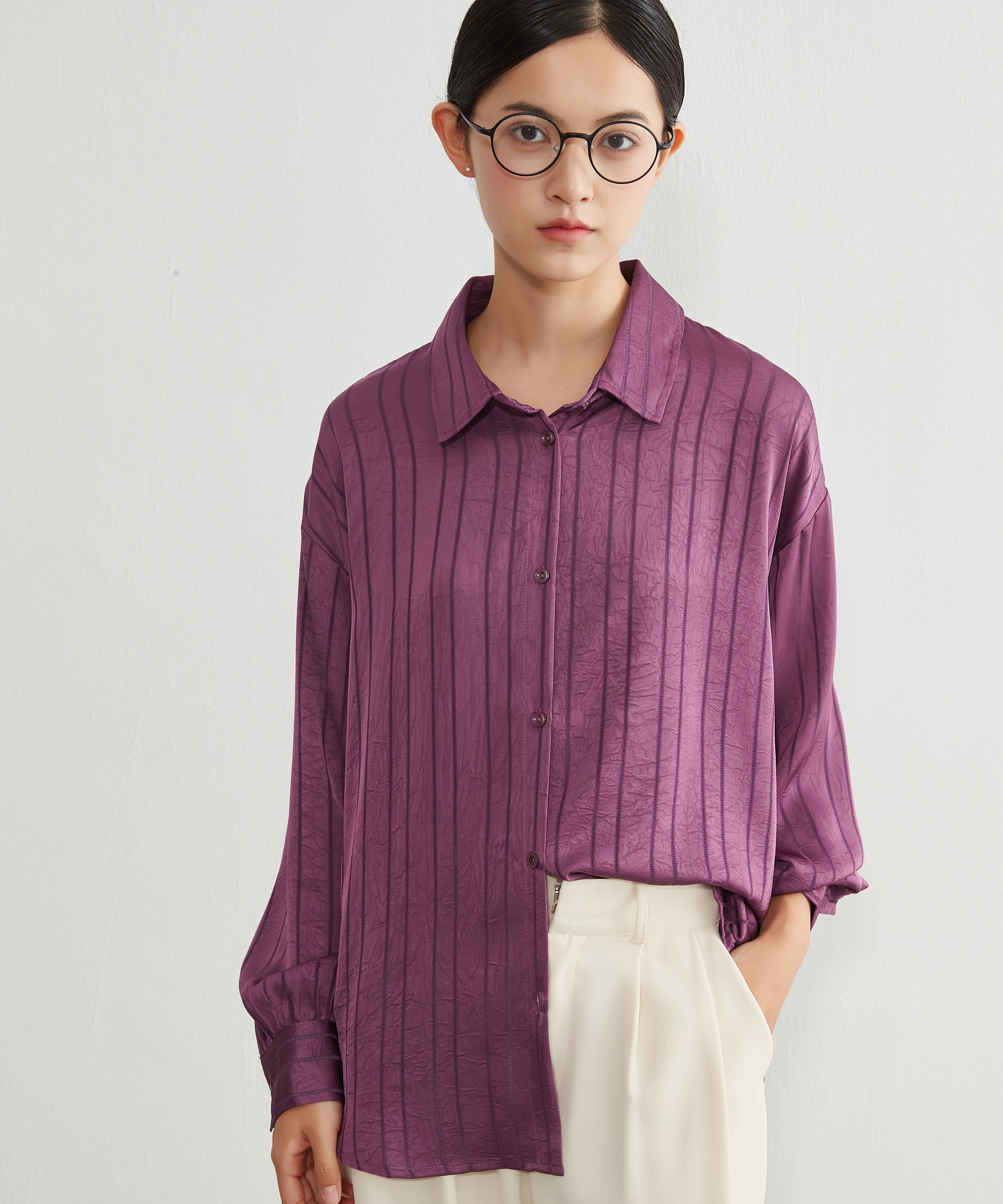 オンワンズオン On One's Own アイレット風ジャカード織りきれいめ艶感ハンサム長袖シャツブラウス （PURPLE） PURPLE