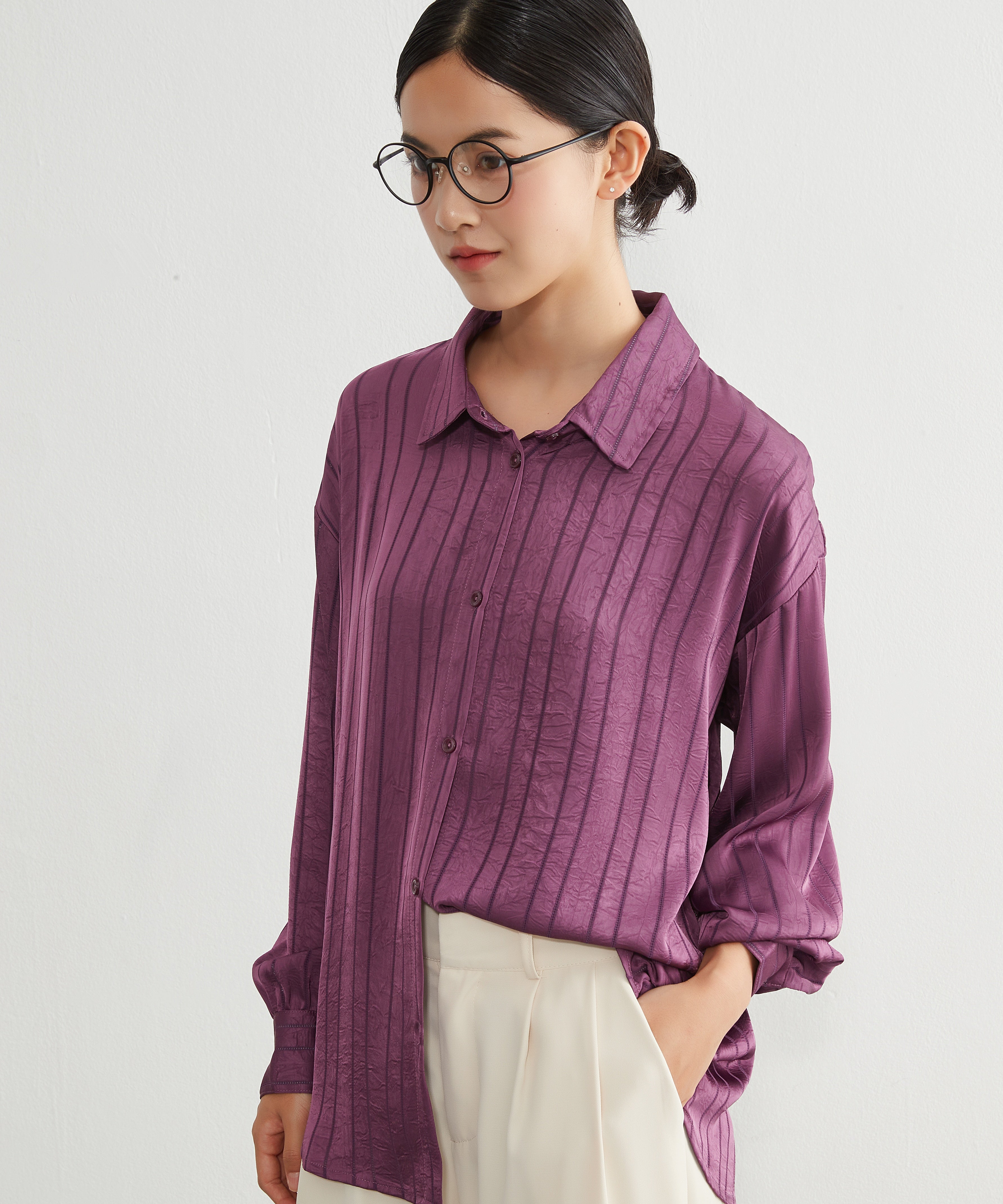 オンワンズオン On One's Own アイレット風ジャカード織りきれいめ艶感ハンサム長袖シャツブラウス （PURPLE） PURPLE