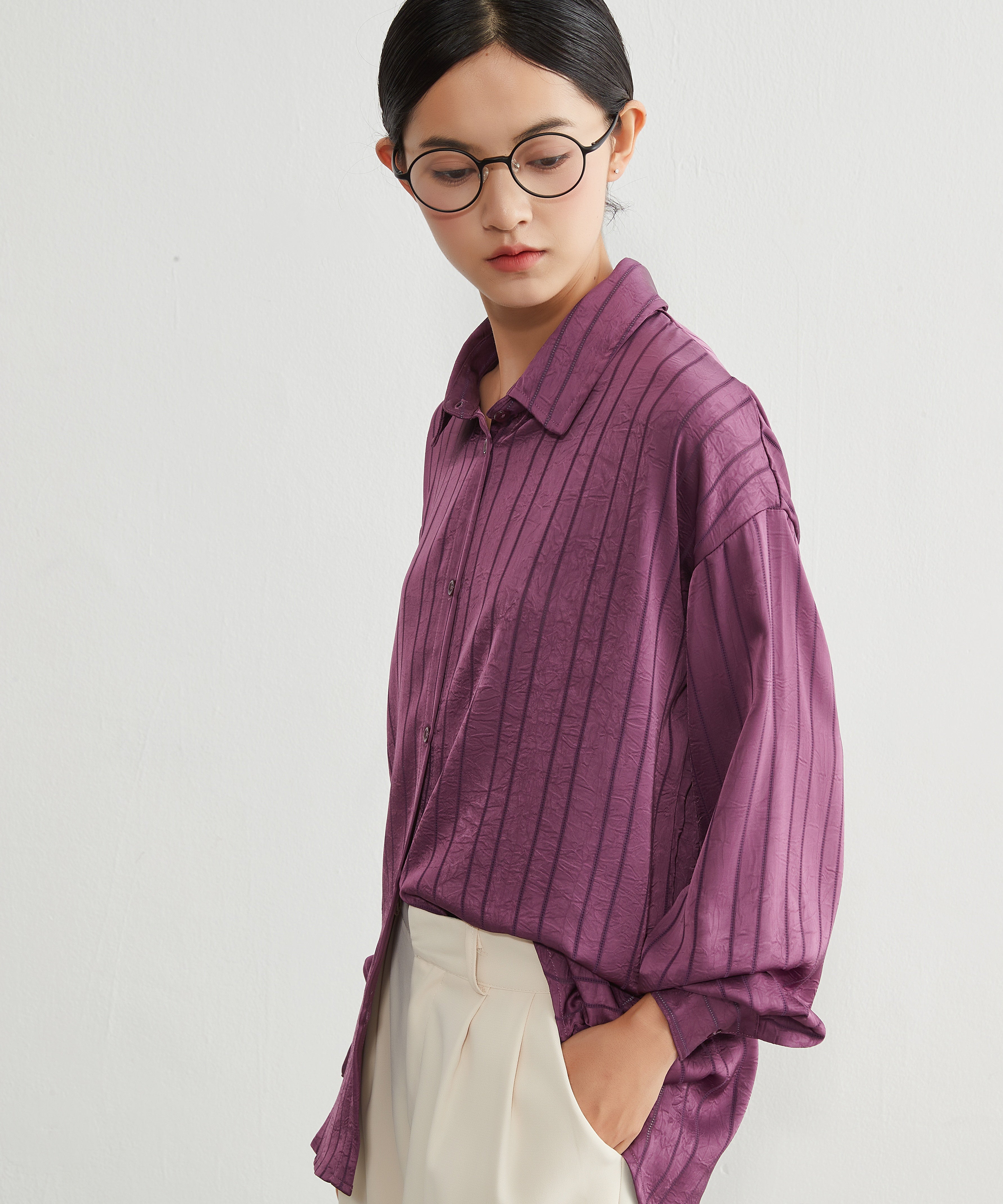 オンワンズオン On One's Own アイレット風ジャカード織りきれいめ艶感ハンサム長袖シャツブラウス （PURPLE） PURPLE