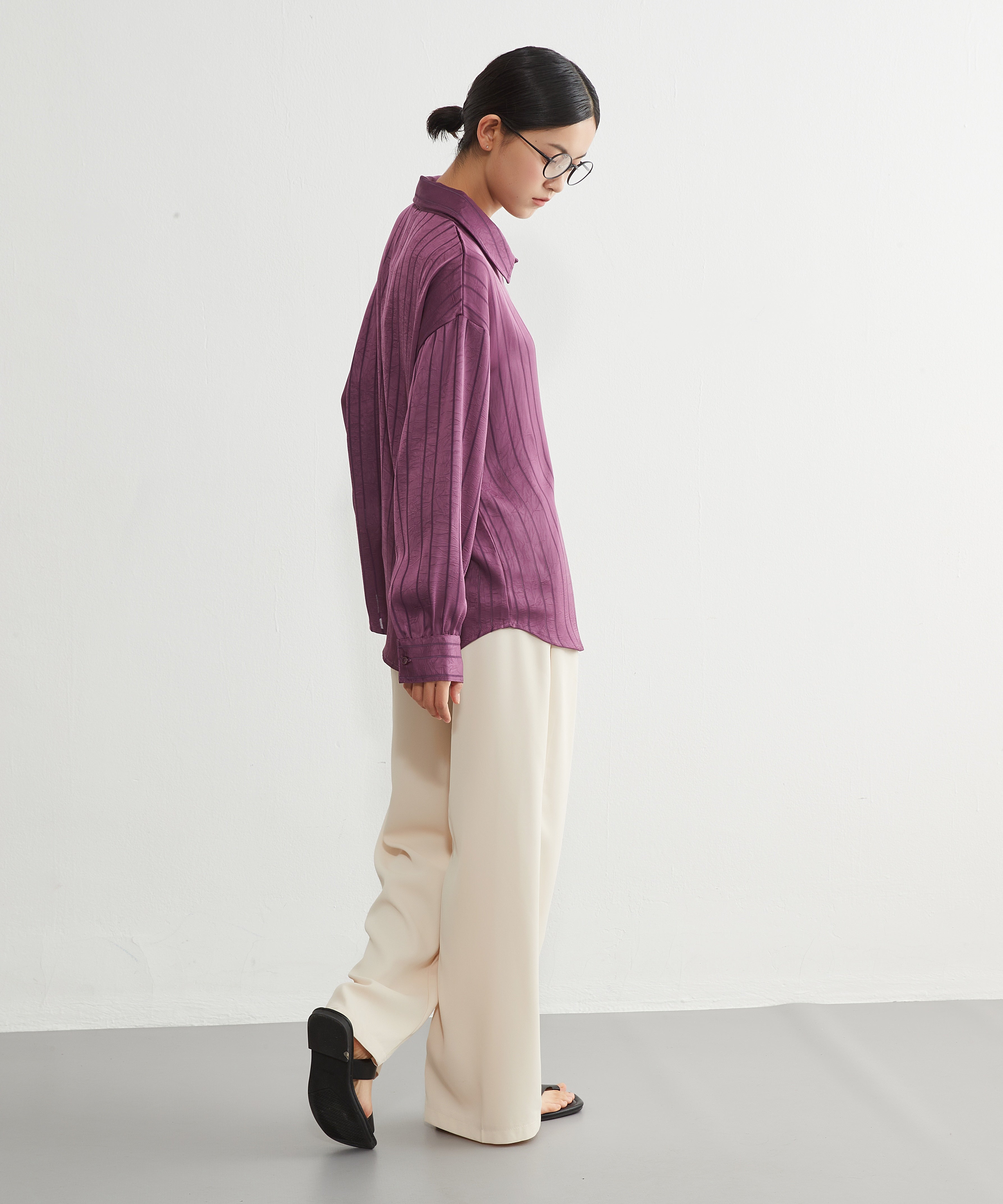 オンワンズオン On One's Own アイレット風ジャカード織りきれいめ艶感ハンサム長袖シャツブラウス （PURPLE） PURPLE
