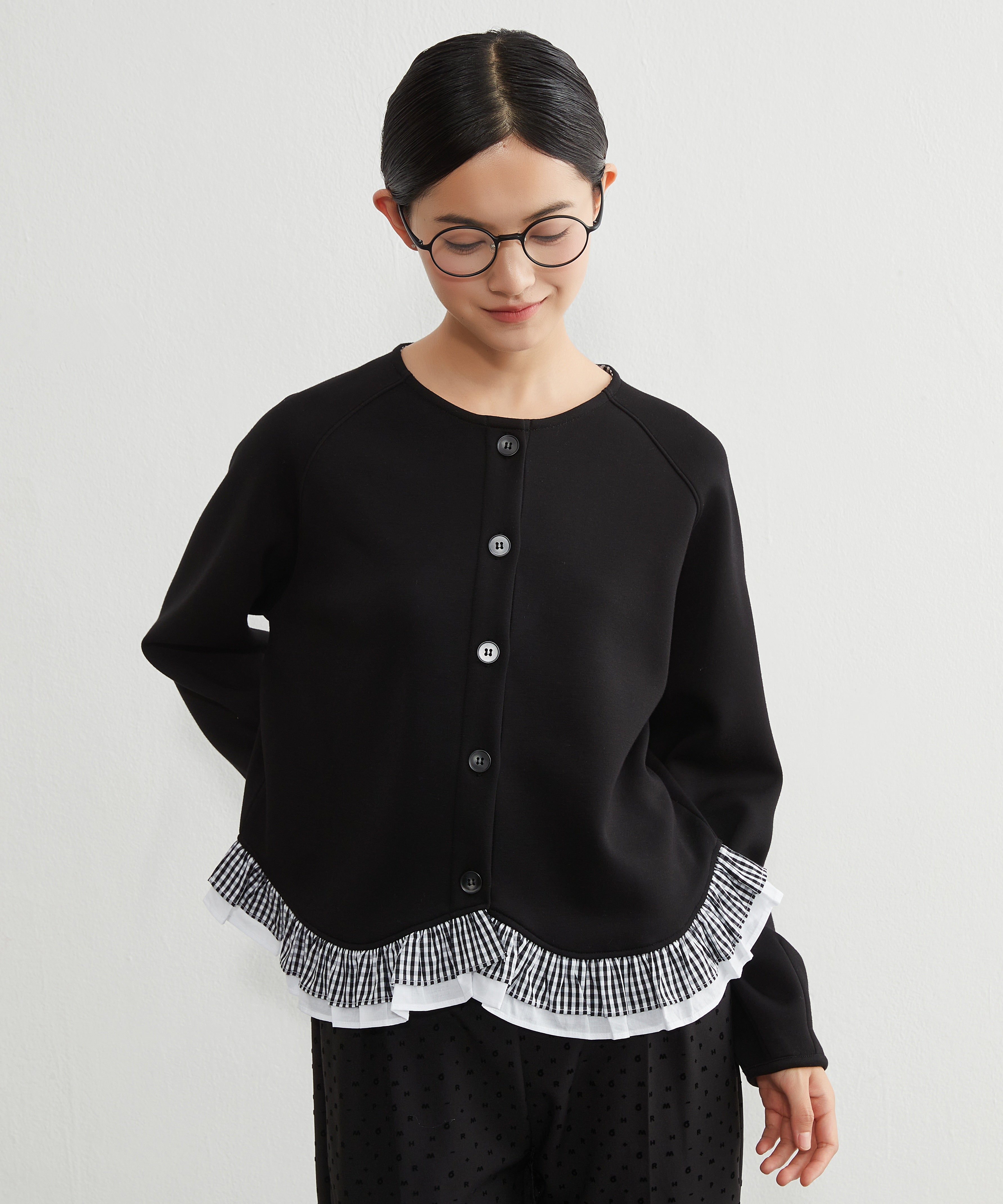 オンワンズオン On One's Own チェック柄フリル裾ショート丈カーディガンダンボール素材 （BLACK） BLACK