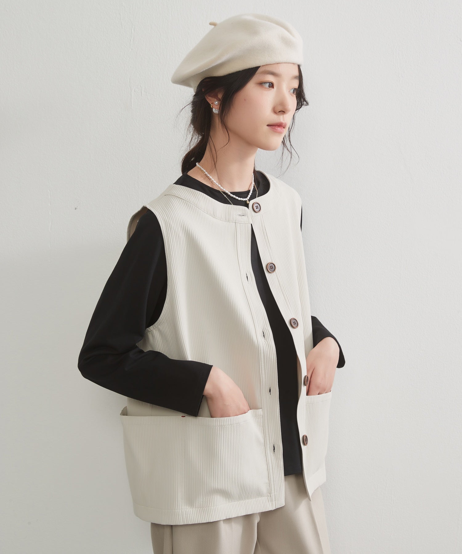 オンワンズオン On One's Own 二重衿風ラウンドカラーデザインダーツ長袖Tシャツ （BLACK） BLACK