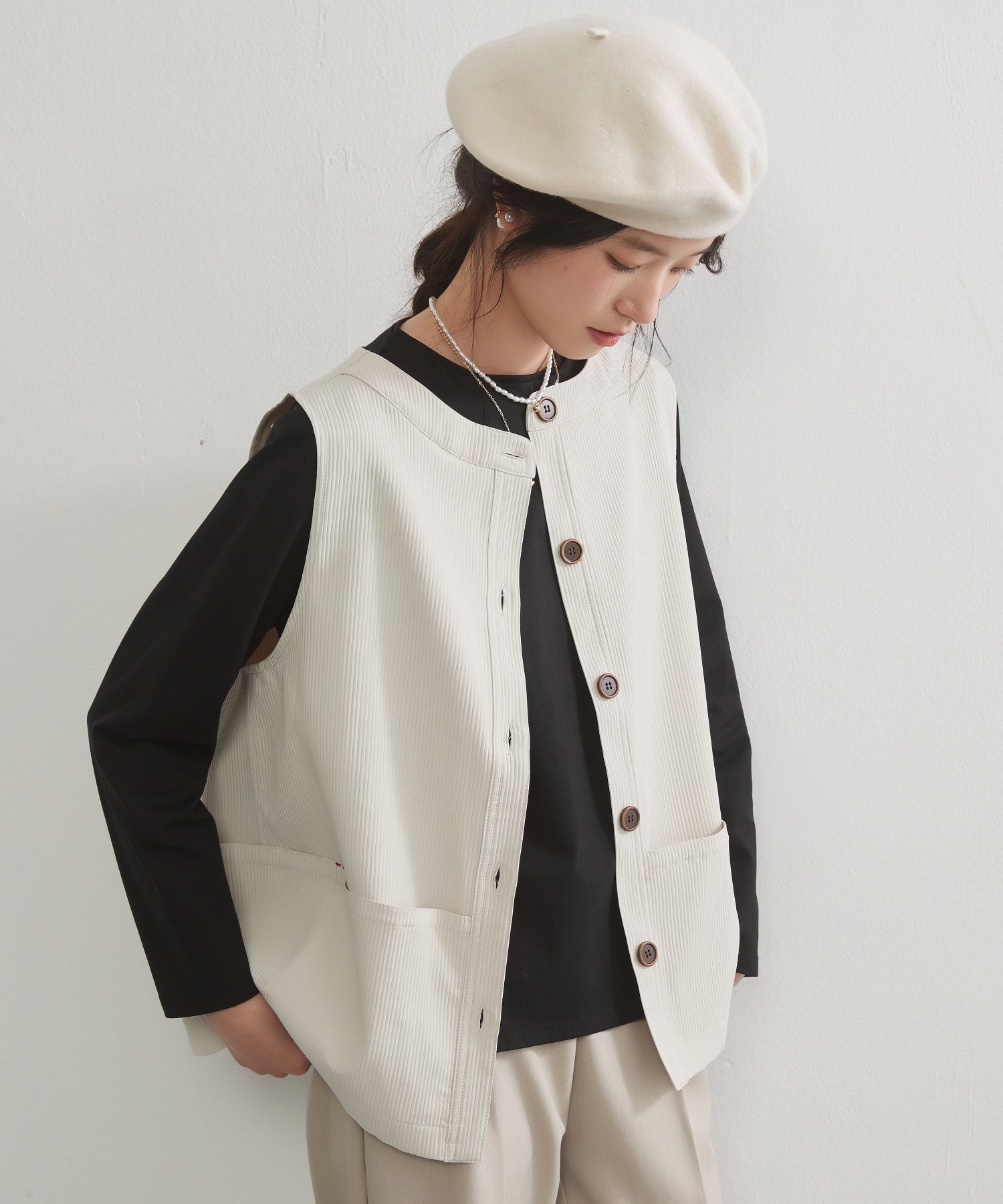 オンワンズオン On One's Own 二重衿風ラウンドカラーデザインダーツ長袖Tシャツ （BLACK） BLACK
