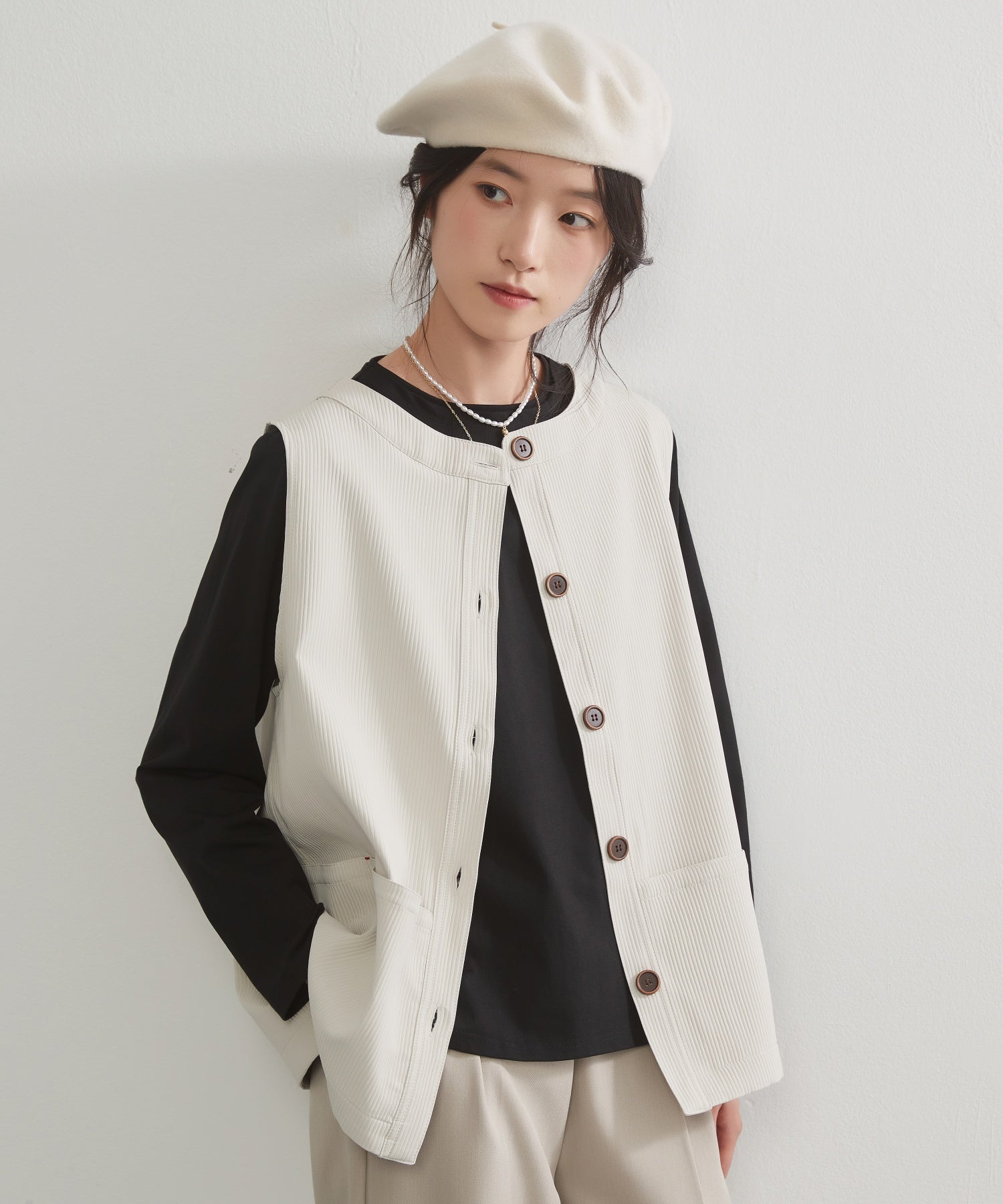 オンワンズオン On One's Own 二重衿風ラウンドカラーデザインダーツ長袖Tシャツ （BLACK） BLACK