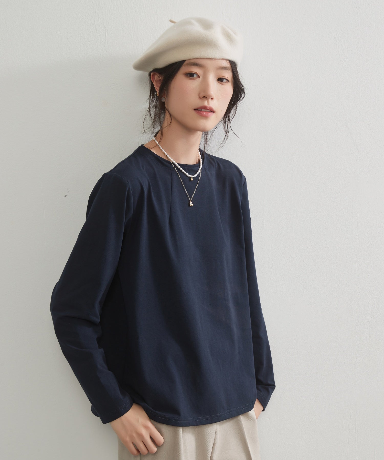 オンワンズオン On One's Own 二重衿風ラウンドカラーデザインダーツ長袖Tシャツ （NAVY） NAVY