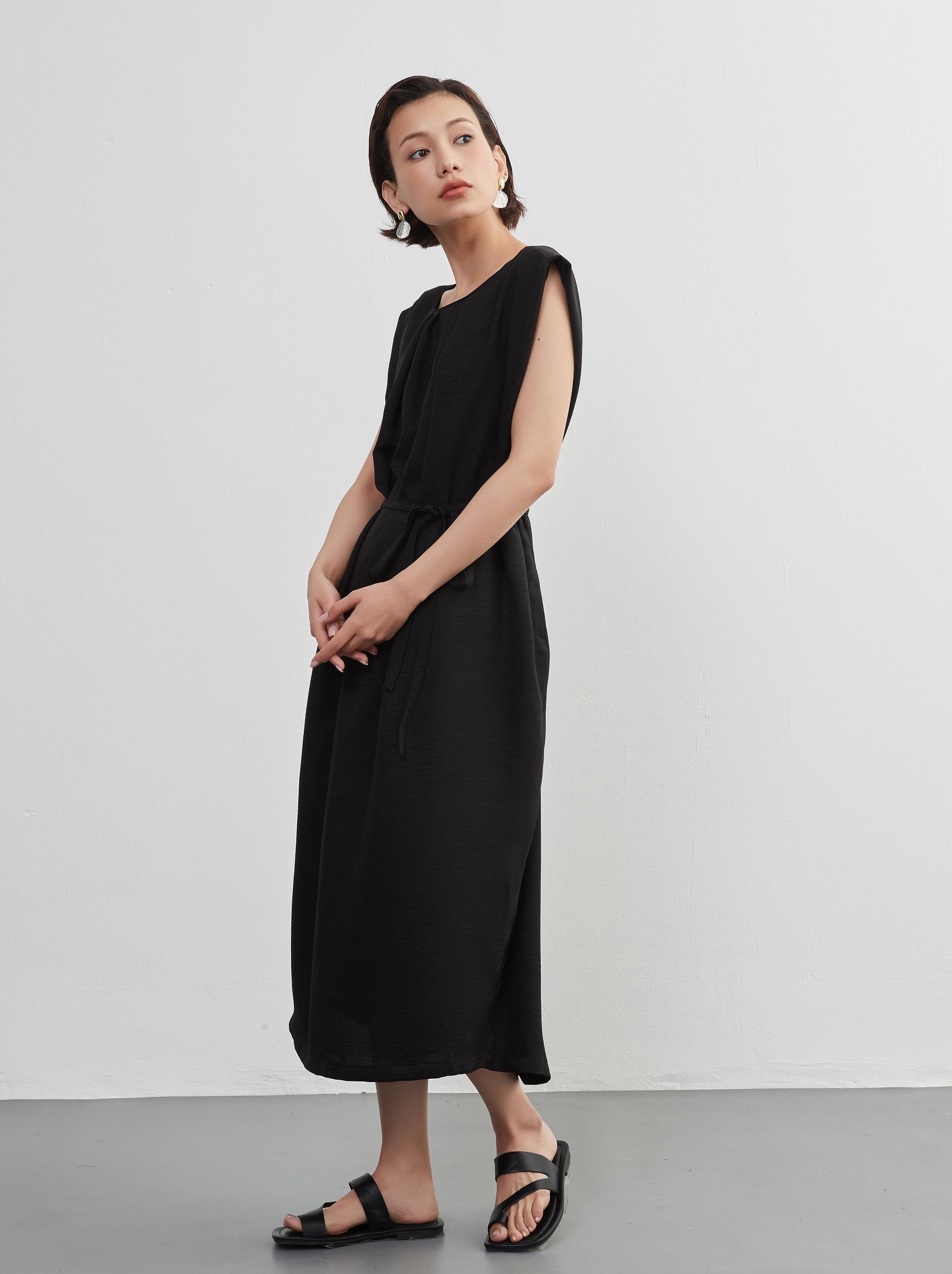 オンワンズオン On One's Own パワーショルダー・ワイドショルダー・タックワンピース・ベルトマーク・ノースリーブ