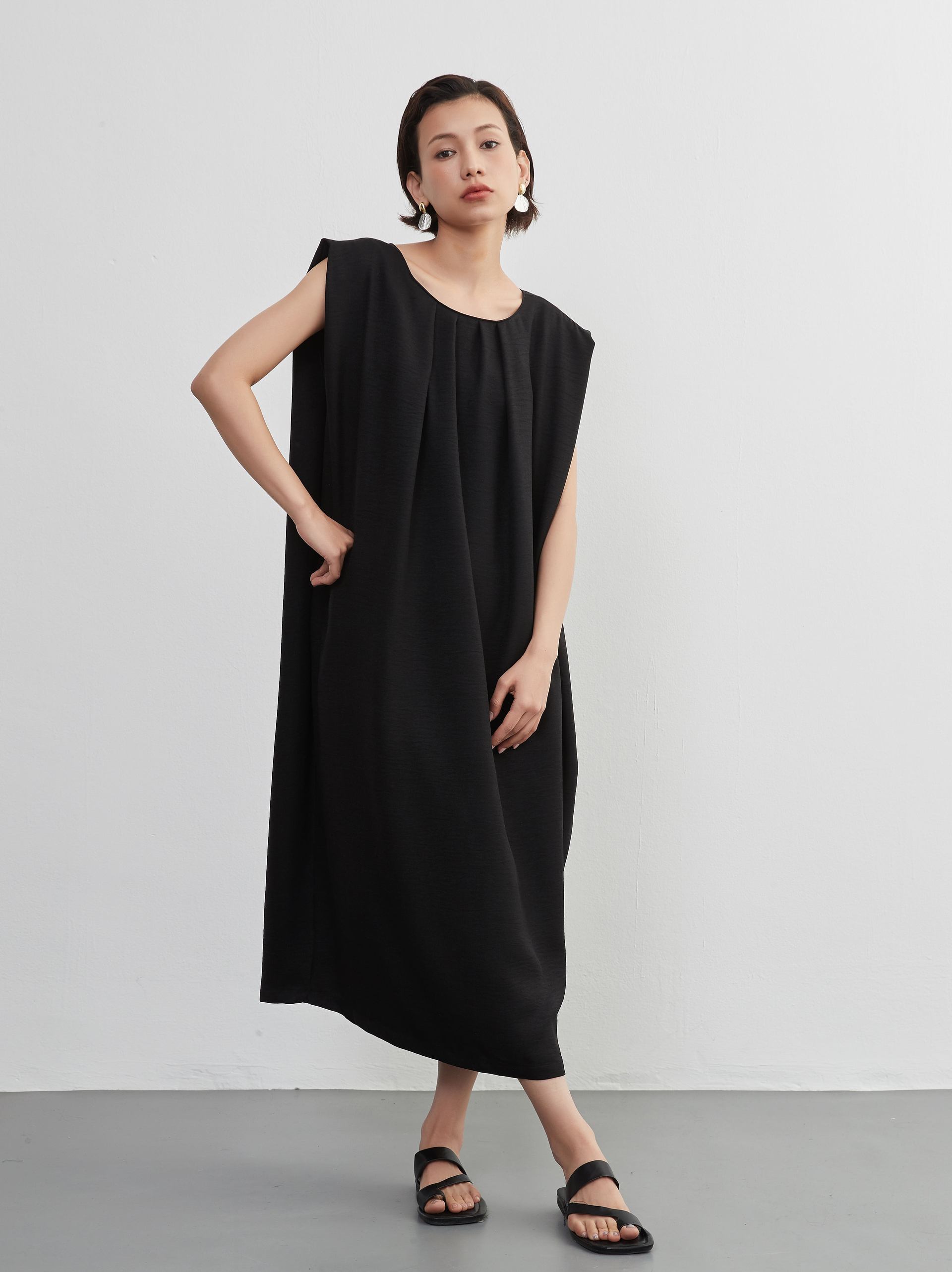 オンワンズオン On One's Own パワーショルダー・ワイドショルダー・タックワンピース・ベルトマーク・ノースリーブ