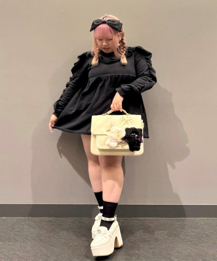 オーバータッシェ Ober Tashe 【推し活グッズ】天使と悪魔推しぬいポンチョキーホルダー （ブラック(919)） ブラック(919)
