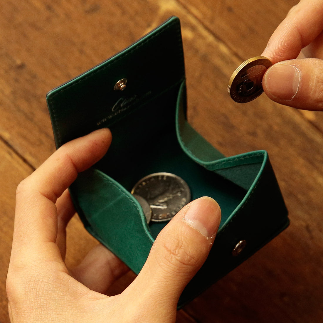 ＜Long-selling＞ Otias Cordovan-like cowhide two-tone coin case