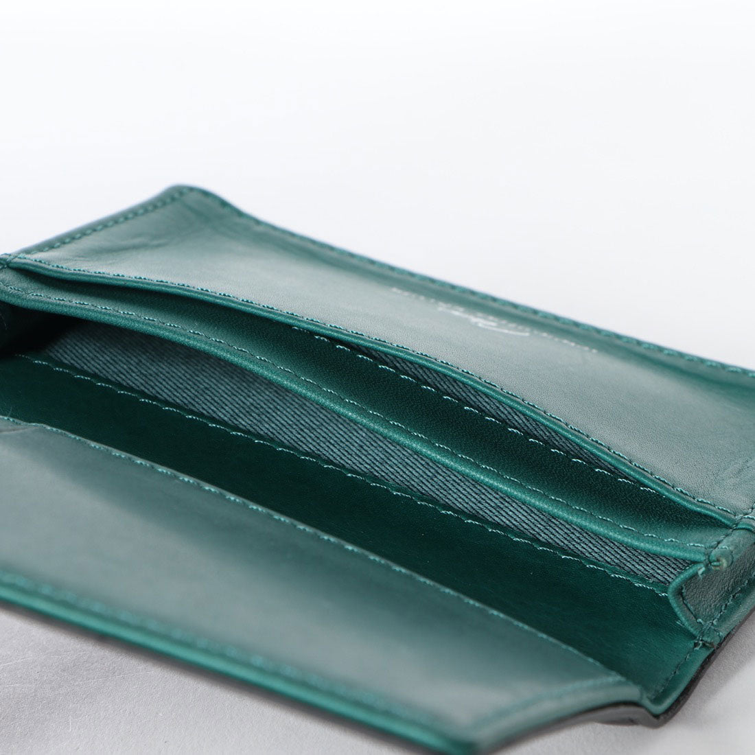 ＜Long-selling＞ Otias Cordovan-like cowhide bicolor card case