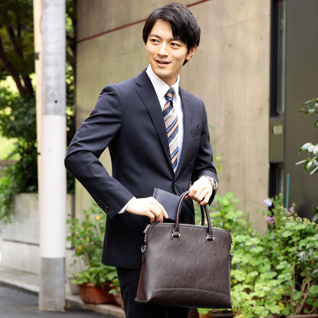 ＜ロングセラー＞オティアス Otias クロームなめし牛革マネークリップ二つ折り財布