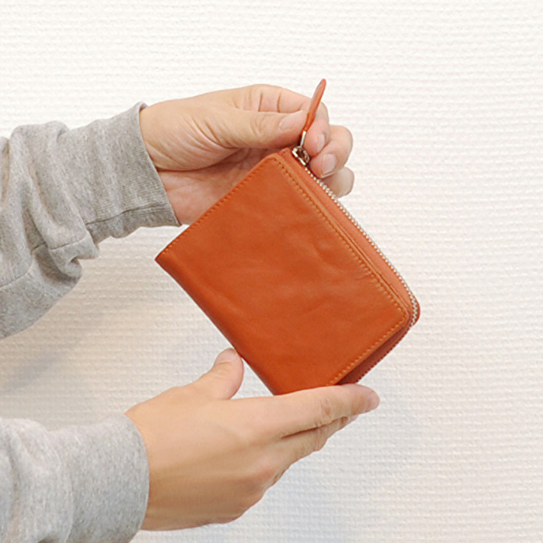&lt;Long-selling&gt; Otias Oil Cow Leather Bi-fold Wallet