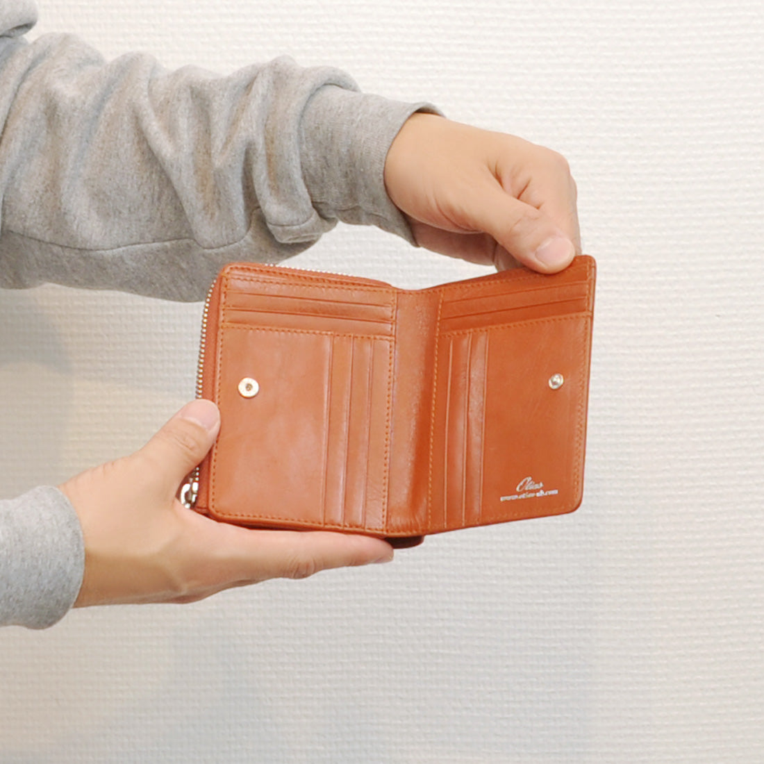 &lt;Long-selling&gt; Otias Oil Cow Leather Bi-fold Wallet