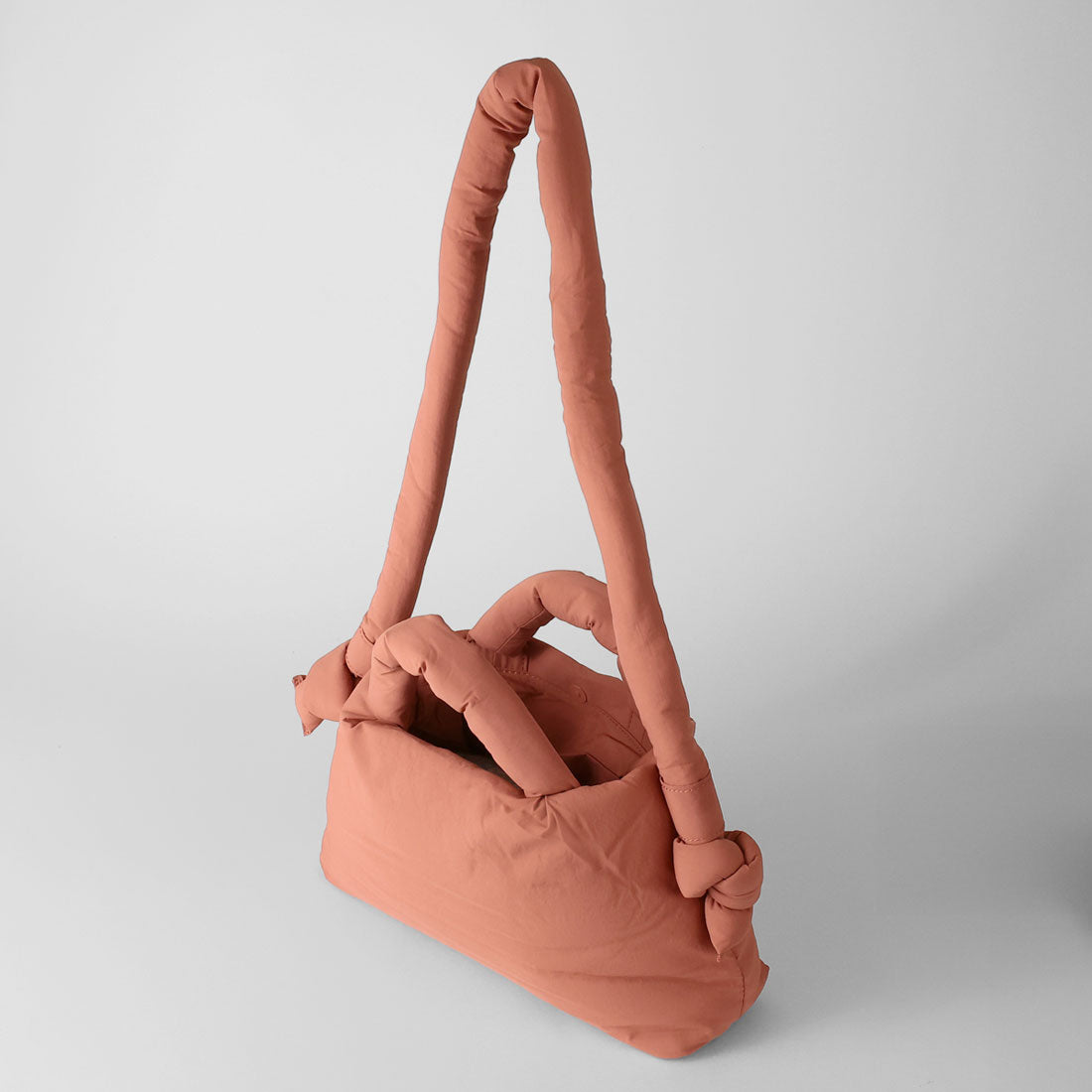 オレンド OLEND ショルダーバッグ ミニオナ ソフトバッグ ソフトピーチ 2WAY 軽量 MINIONA SOFT BAG SOFT PEACH （ソフトピーチ） ソフトピーチ