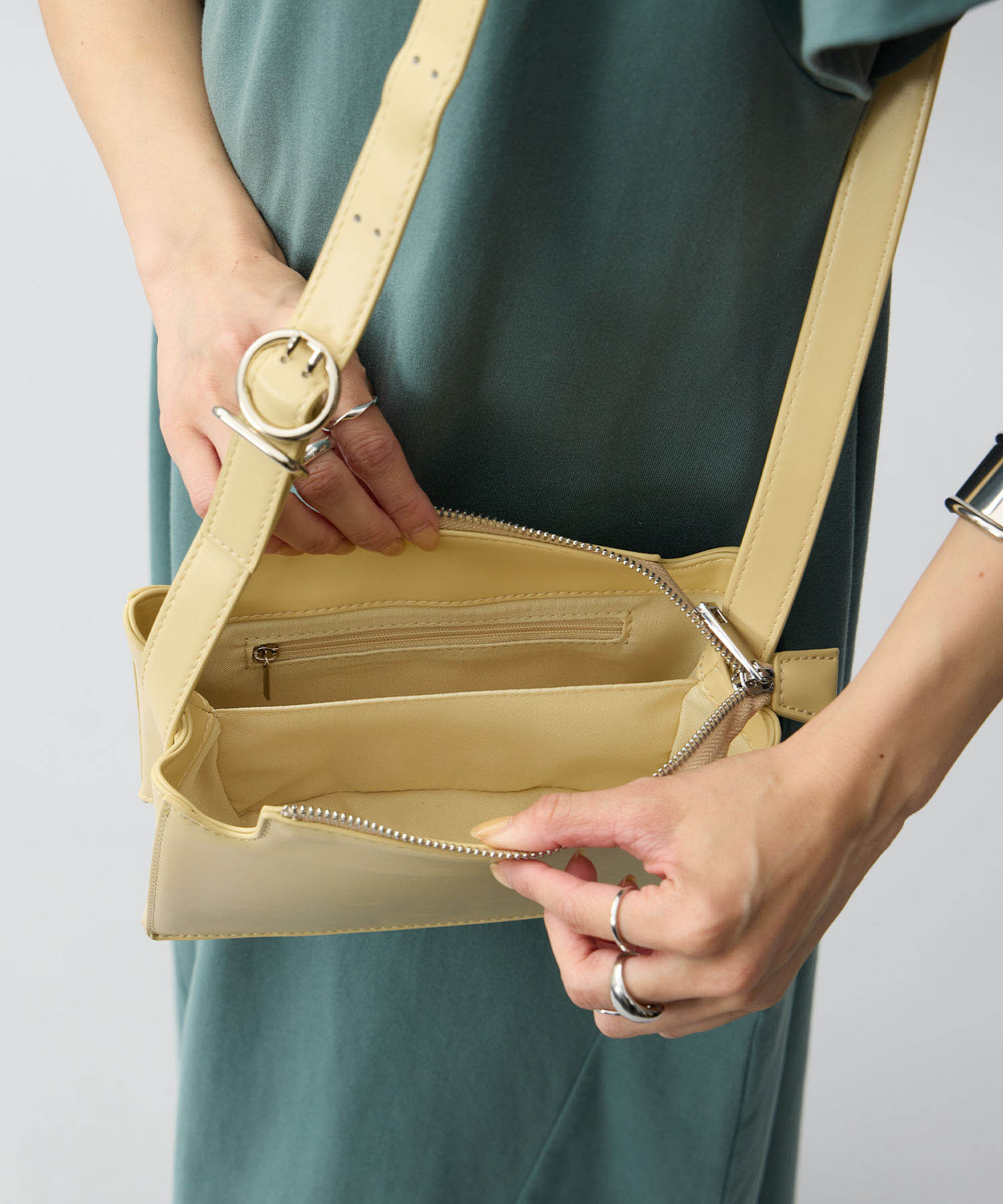 ワンズトゥルー ONE'S TRUE 合皮ミニショルダーBAG （イエロー） イエロー