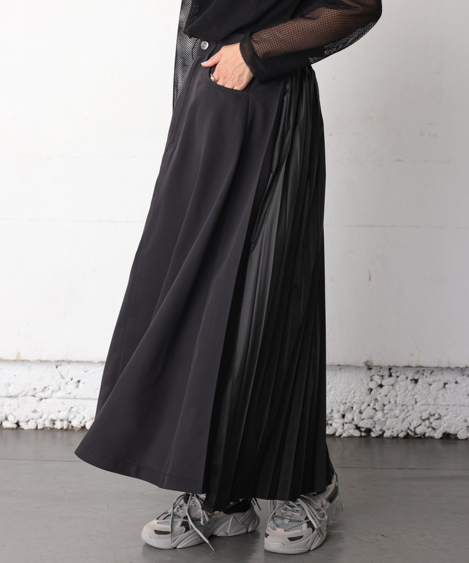 ワンズトゥルー ONE'S TRUE バックプリーツスカート （黒） 黒