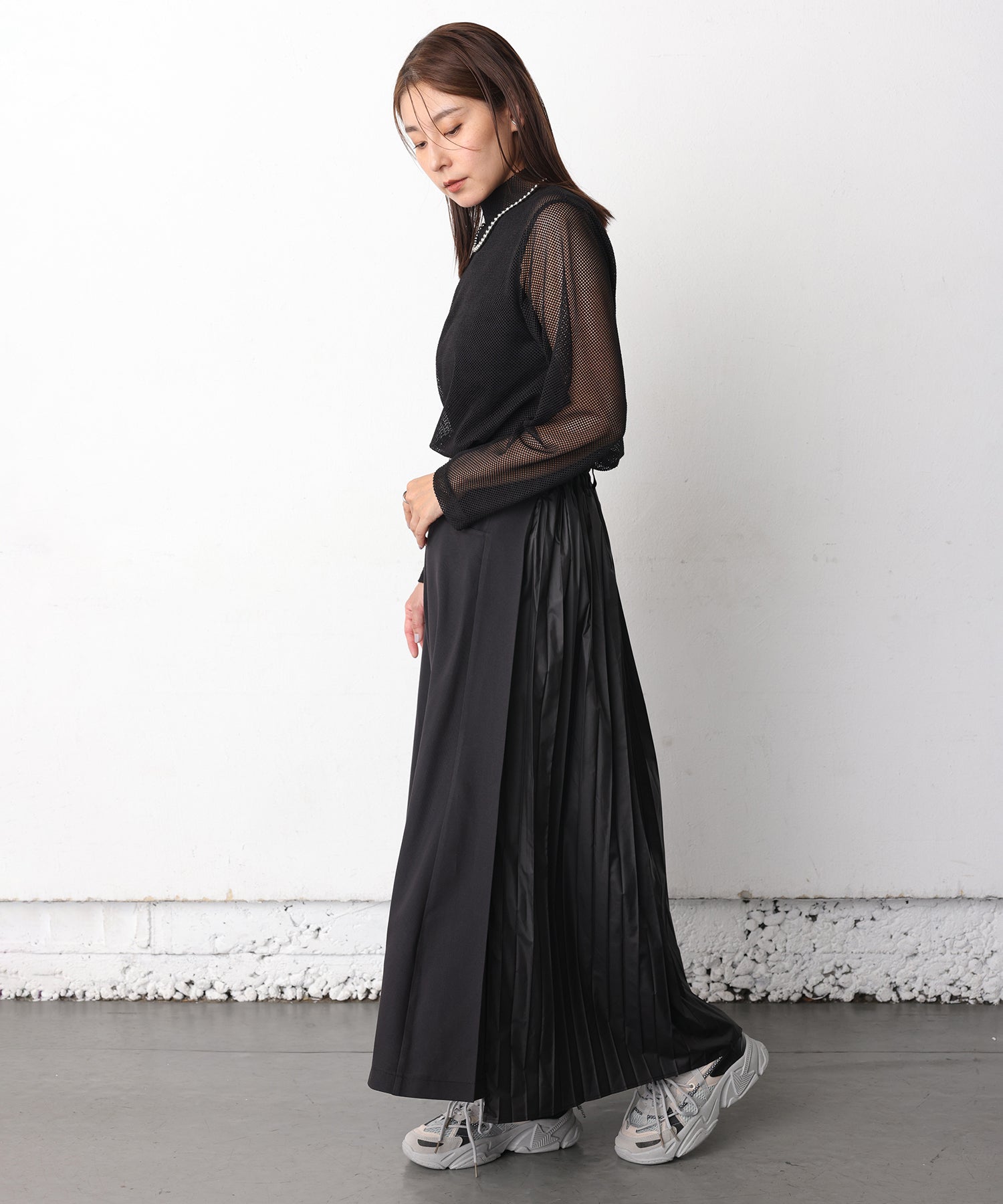 ワンズトゥルー ONE'S TRUE バックプリーツスカート （黒） 黒